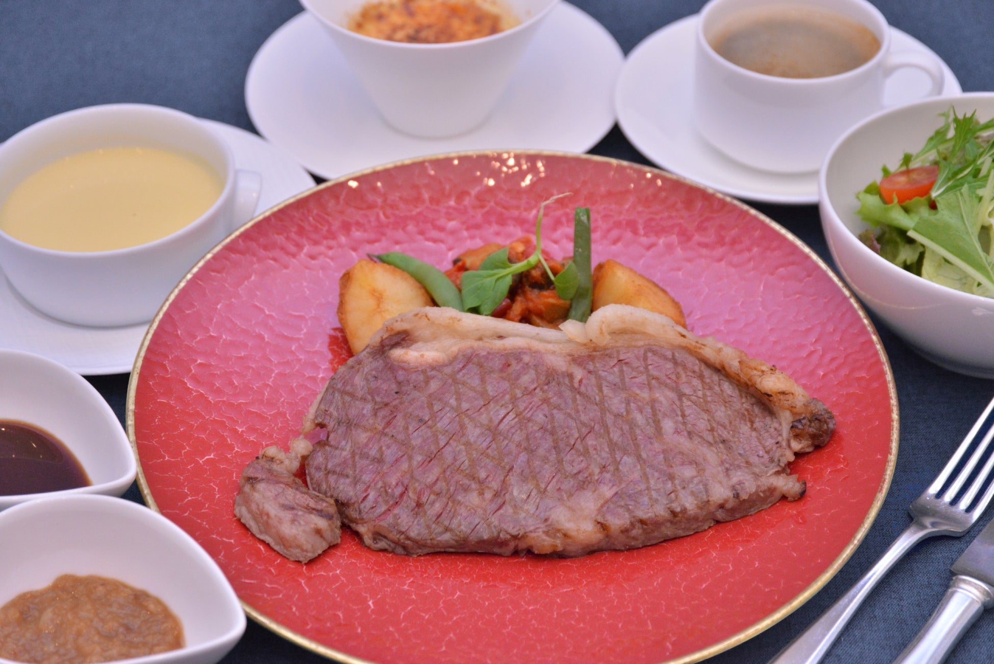 【デュシタニ京都】古都・京都の「雅」とタイの洗練されたホスピタリティを融合させたクリスマスシーズン限定のメニューを各種ご提供