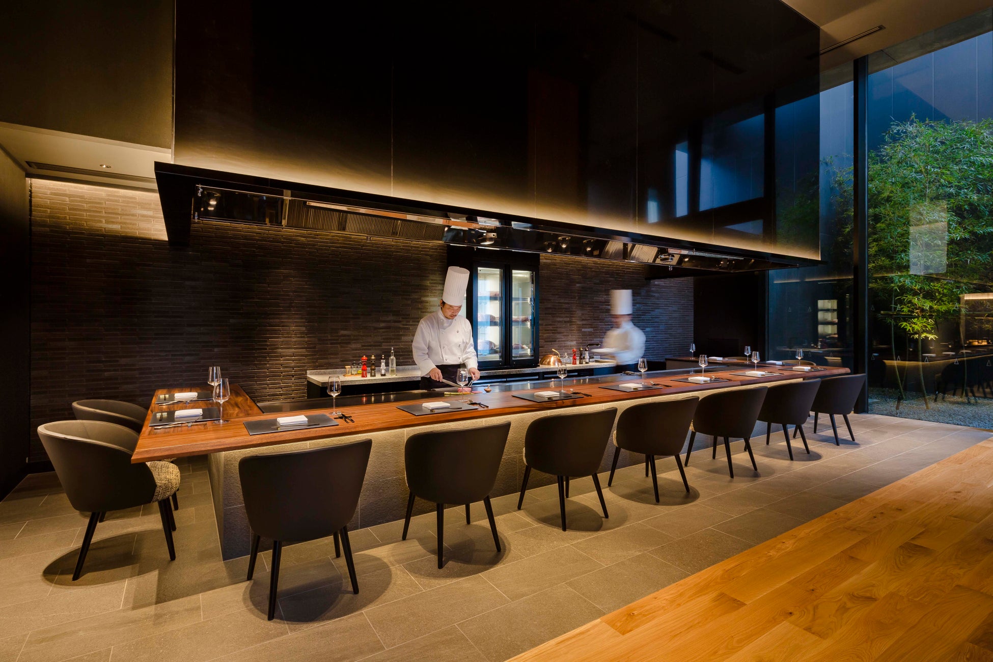 HUGE創業20周年記念「嘉之助シングルモルト ペドロヒメネス・カスク」が HUGE11店舗で10月24日より提供開始