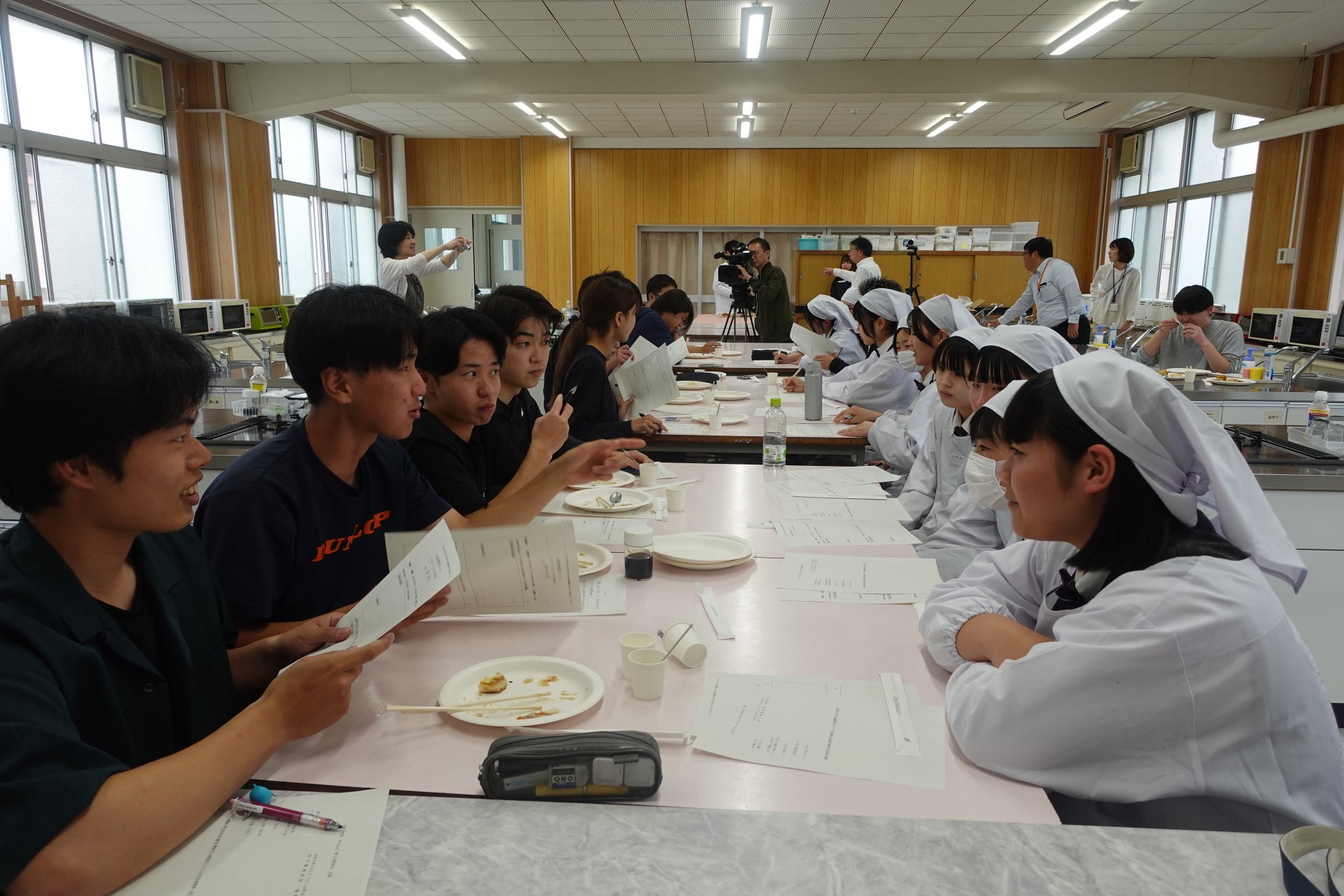 【ホテルニューグランド】日本新三大夜景都市に選出された横浜の美しい夜景を堪能しながらの至極のメニュー「イルミネーションを楽しむフルコースディナー」（パノラミックレストラン ル・ノルマンディ）