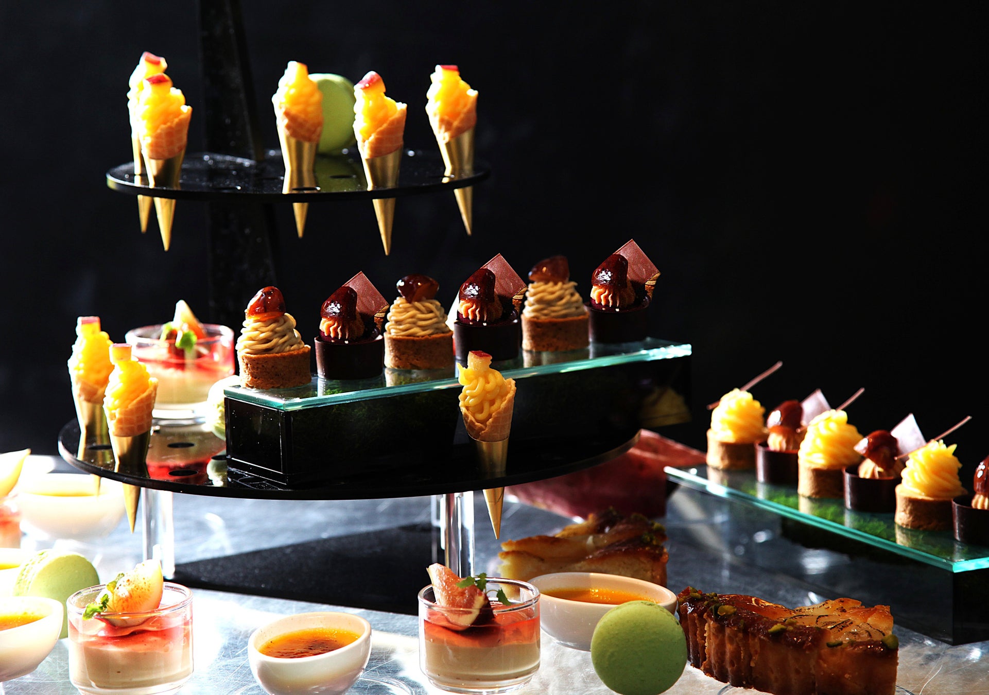 まるでプリンなシュークリーム!?“なめらかプリン”ブームの火付け役「パステル」からカラメル風味のほろ苦さを楽しめるプリンフレーバー『パステルのシュークリーム~なめらかプリン仕立て~』が期間限定で新登場