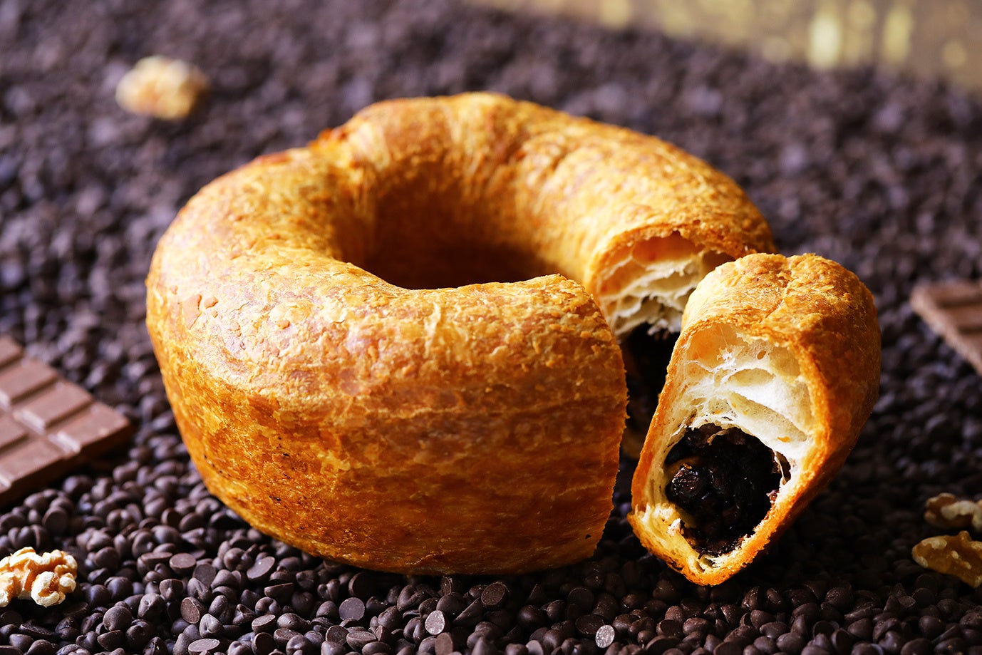 ホールケーキを“ひとりじめ”。ショートケーキ風に仕立てた、エアリーチーズクリームパンケーキ＆“生”モンブランが登場！「ビブリオテークのクリスマスフェア」11/6(木)よりスタート