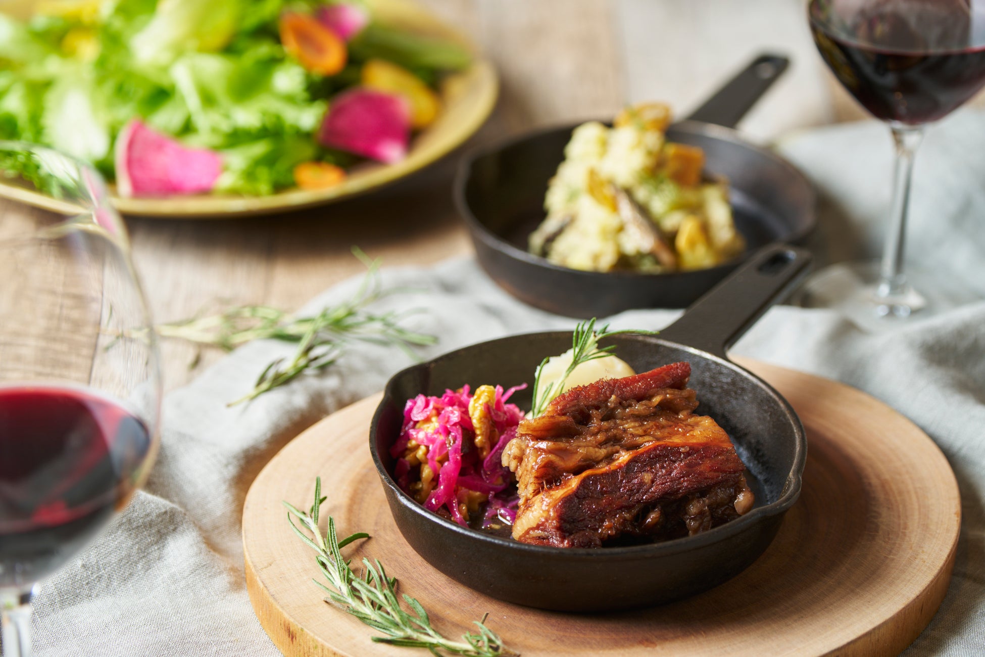 冬の沖縄で輝きに包まれる「イルミネーションビアガーデン」開幕