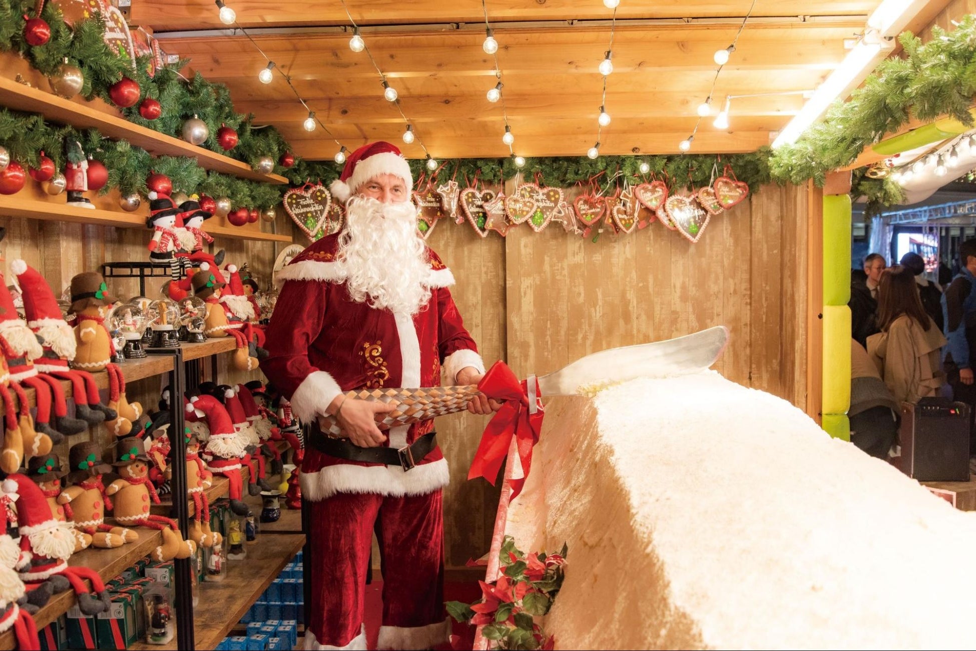 【入場無料】東京スカイツリータウン(R)で「クリスマスマーケット(R)2025」11月6日(木)より開催。絵本のページをめくった先に広がるようなメルヘンチックな空間で「4mの巨大シュトレン入刀式」実施