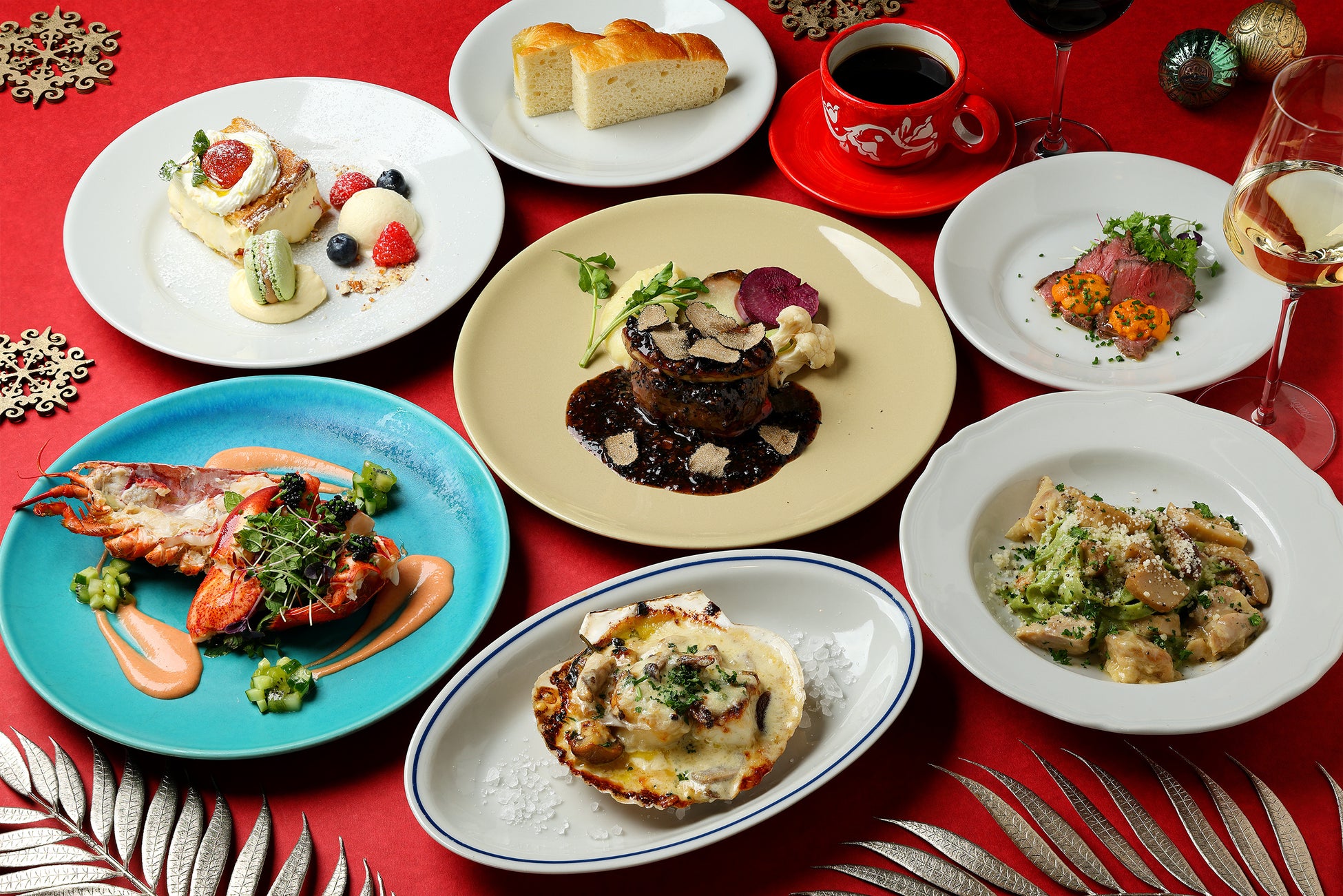 ブルガリ ドルチから『フェスティブシーズン コレクション 2025』『イル・パネットーネ』が11月13日(木)より登場