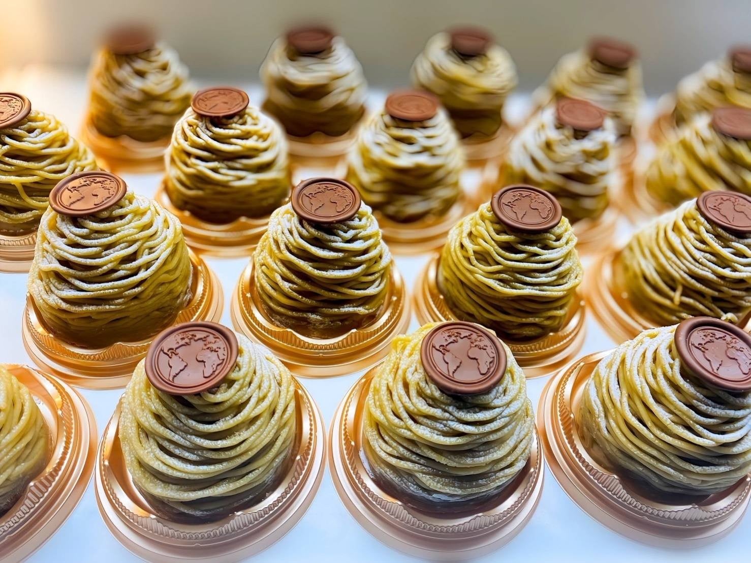 【大阪・梅田】アロハカフェパイナップル梅田茶屋町店、開店2ヶ月で人気No.1は「マラサダ」。11月1日から全国でも珍しい“具材入りマラサダサンド”モーニングをスタート