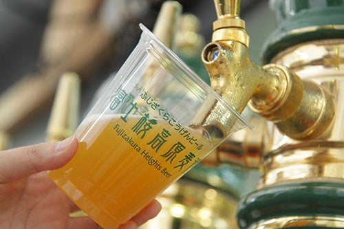 【富士桜高原麦酒】「富士北麓ホップ生産者組合」生産“生ホップ”を使用した「プレミアムピルスナー富士山ホップ版」10/31より発売開始!