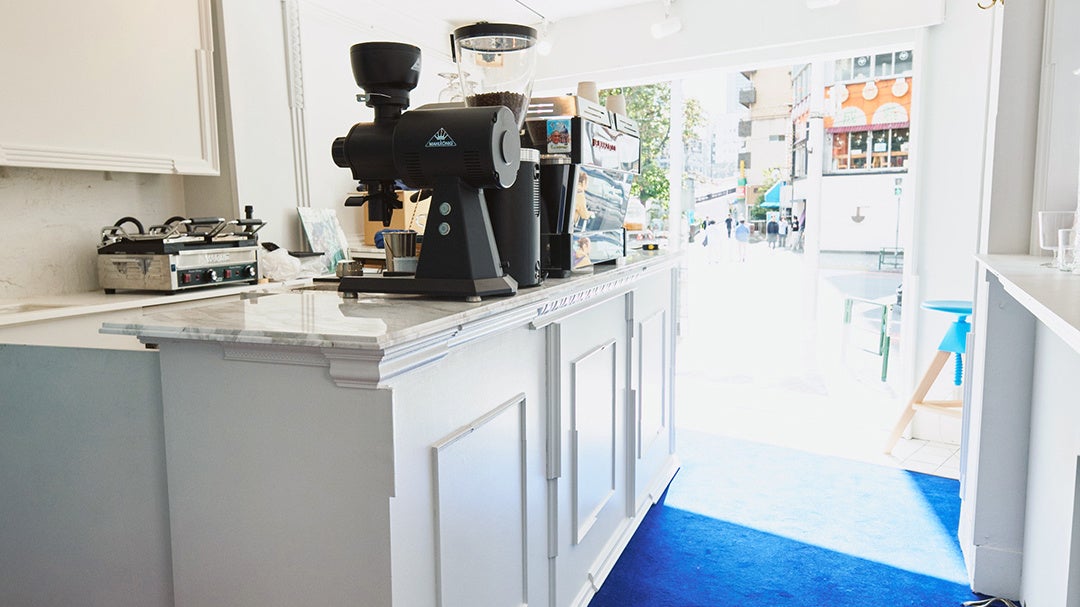 小泉孝太郎さんが血圧を下げる機能性関与成分の「新エビデンス」を体を張って表現!「トリプルヨーグルト」シリーズの新TVCM 『滑り台』篇11月4日(火)より全国放映開始!