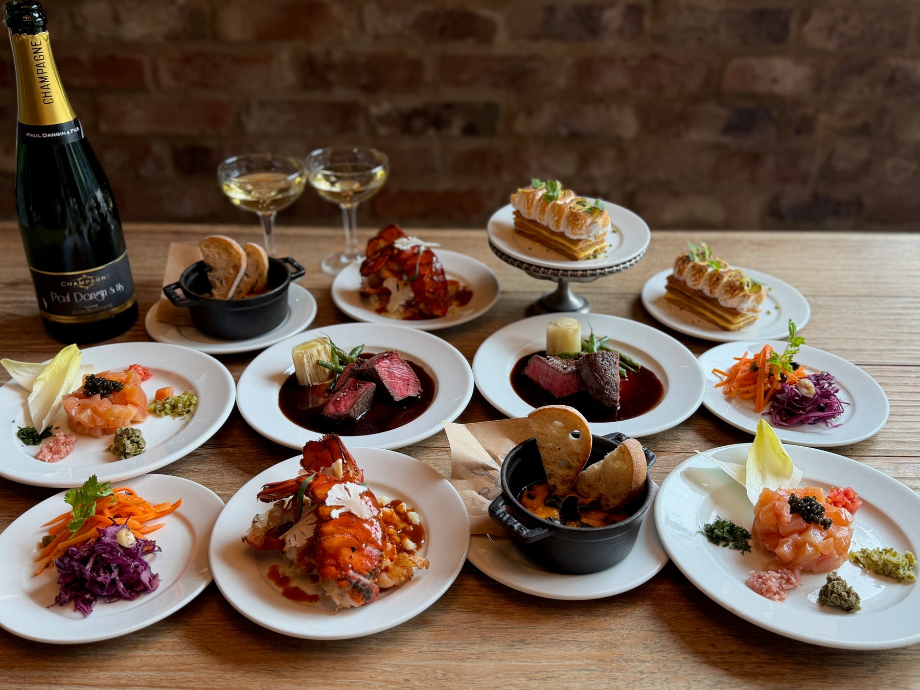 T-NEXT、フィリピンでファッションブランド「BENCH/」を中心に飲食、化粧品、家具まで幅広く展開する「ベンチグループ」とフィリピンにおける「中華蕎⻨とみ⽥」のマスターライセンス契約を締結