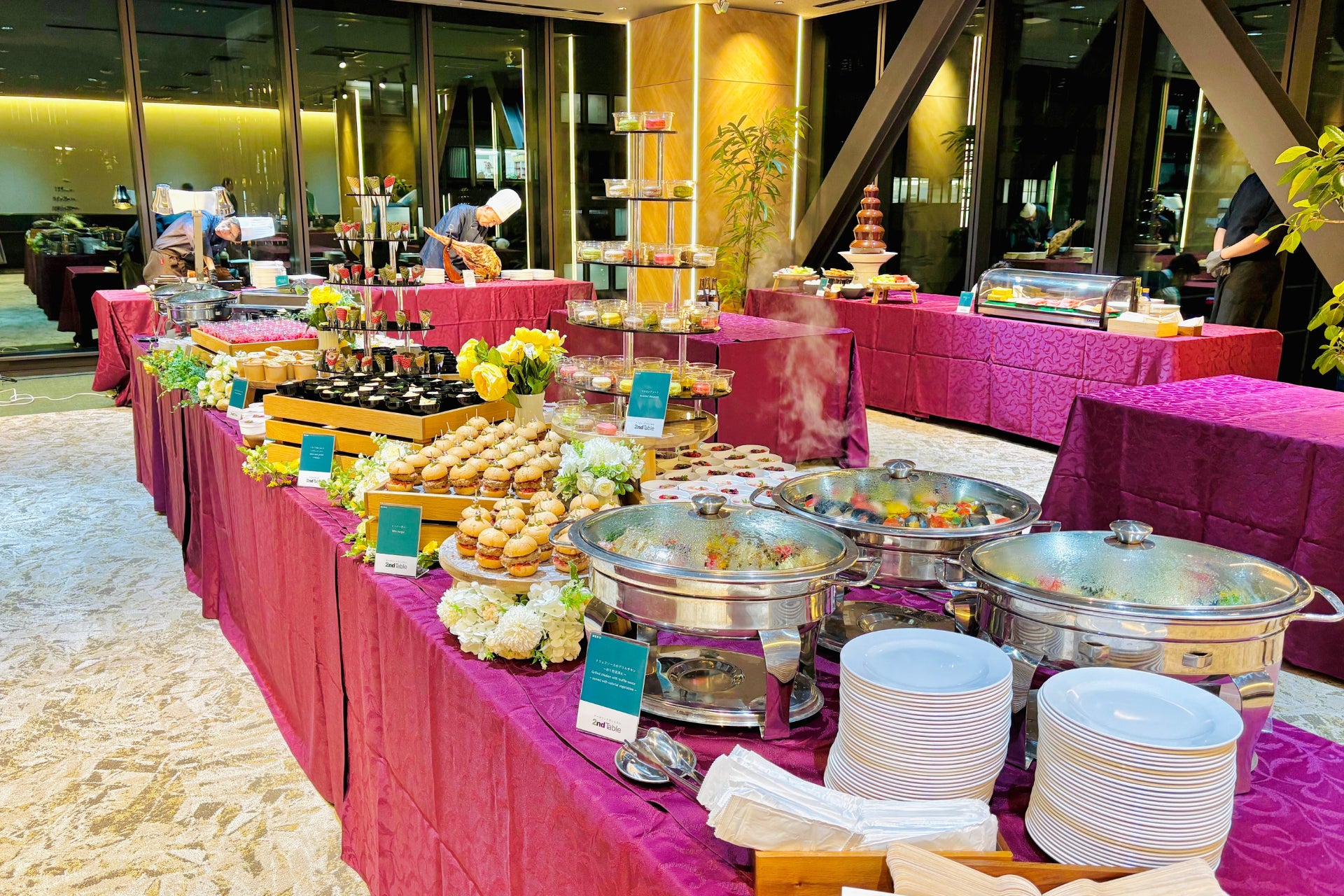 秋の贅沢グルメ！新宿で味わう秋だけの【特別な一皿】チーズとろけるさつまいものシカゴピザ