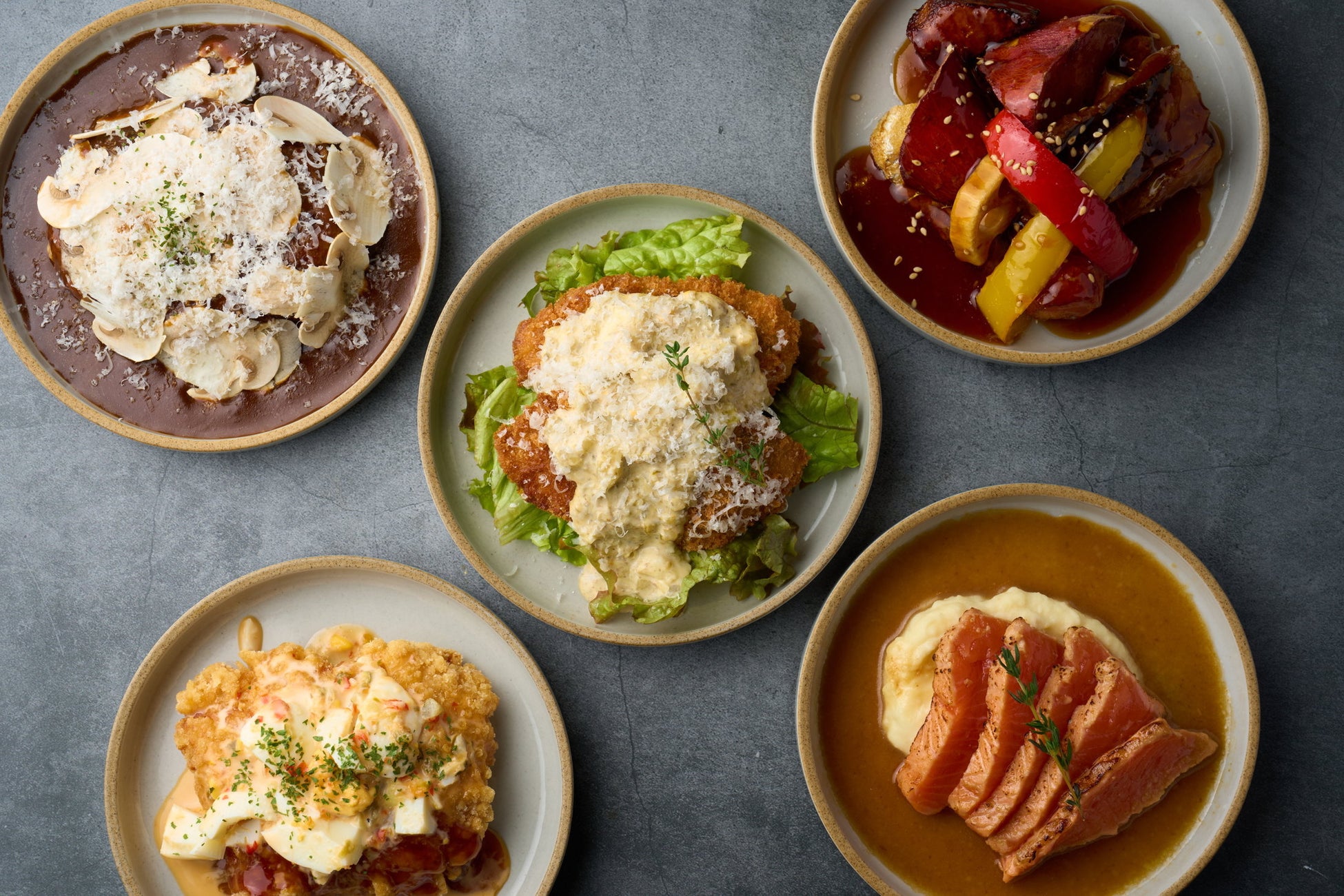 クールフライヤー、「非日常体験」で注目を集める新スタイル居酒屋『鳥居くぐり 大宮店』に自立型フライヤー「CFT-18x」採用決定