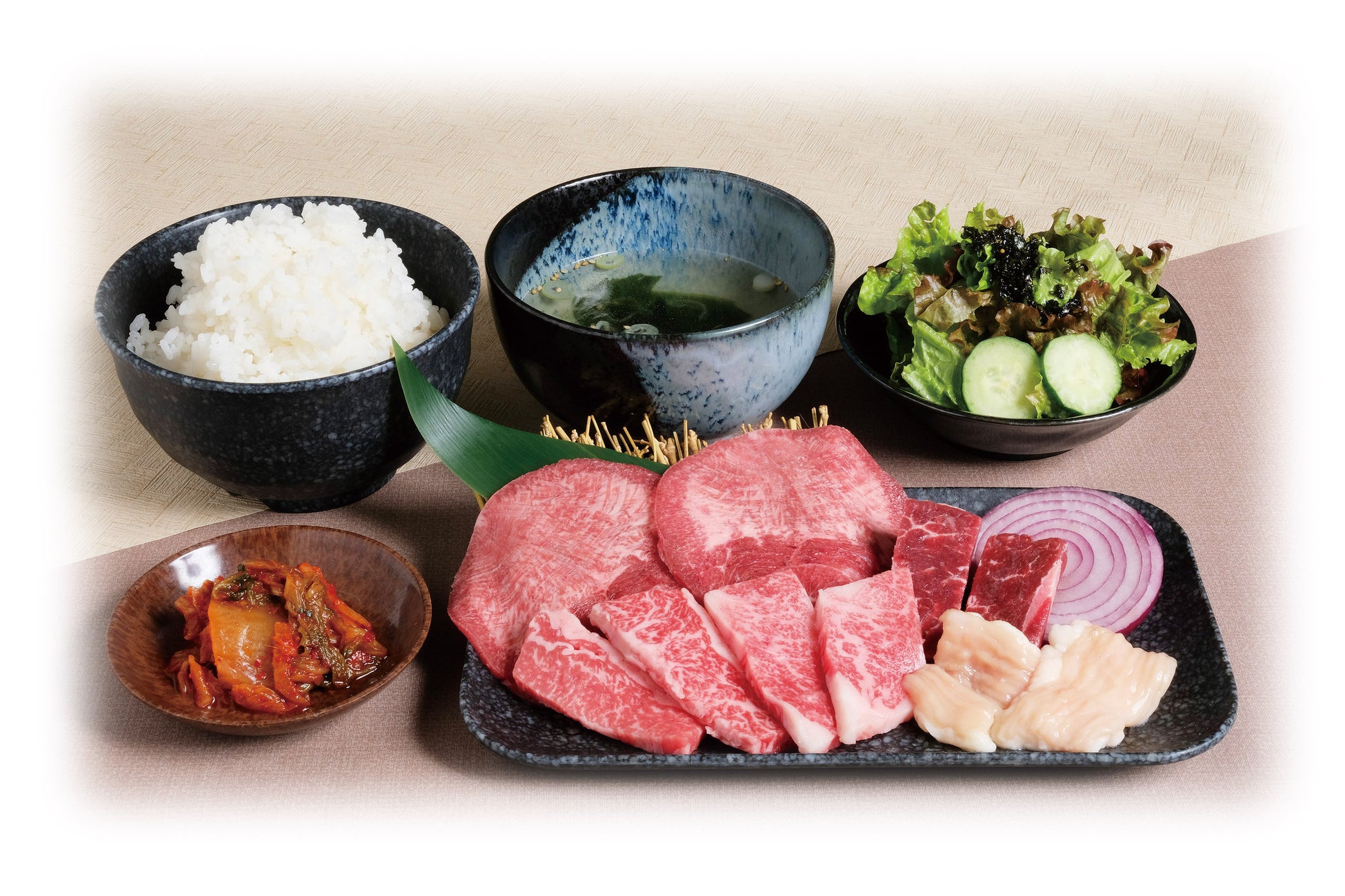 【2025秋冬】レトルトカレーは「時短」から「体験」へ進化！大手2社と個性派ブランドに学ぶ、最新の商品開発戦略を徹底解説！”思わず話したくなる”が購買を動かす―進化するカレーとは？YouTubeで公開