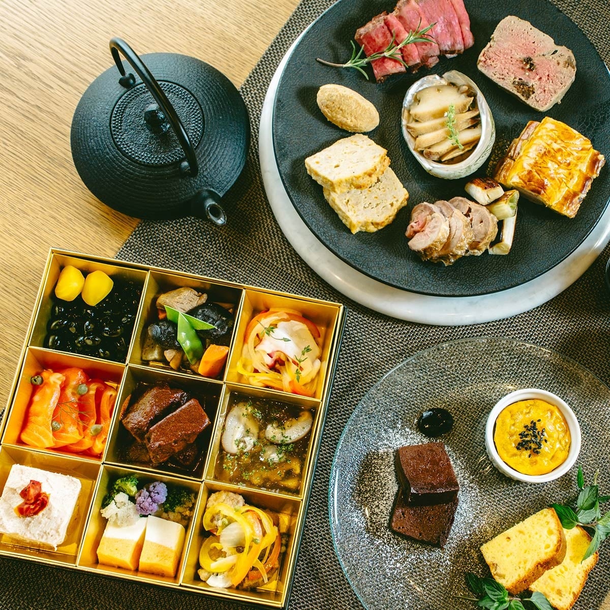 【 “ソースが足りないパスタ” はもう嫌だ!】がっつり食べたいを叶えるパスタ専門店『ワイルドレッドパスタ』が、新橋に11/11(火)OPEN!