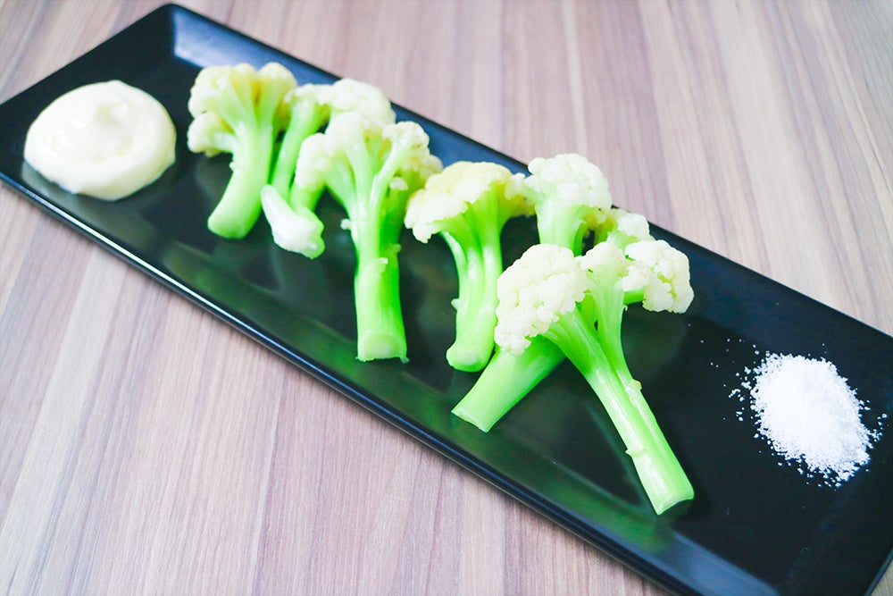 クリスマスは、上白石萌音さんの優しい歌声と「モスチキン」!新CM放映&「ネット特別予約注文」開始