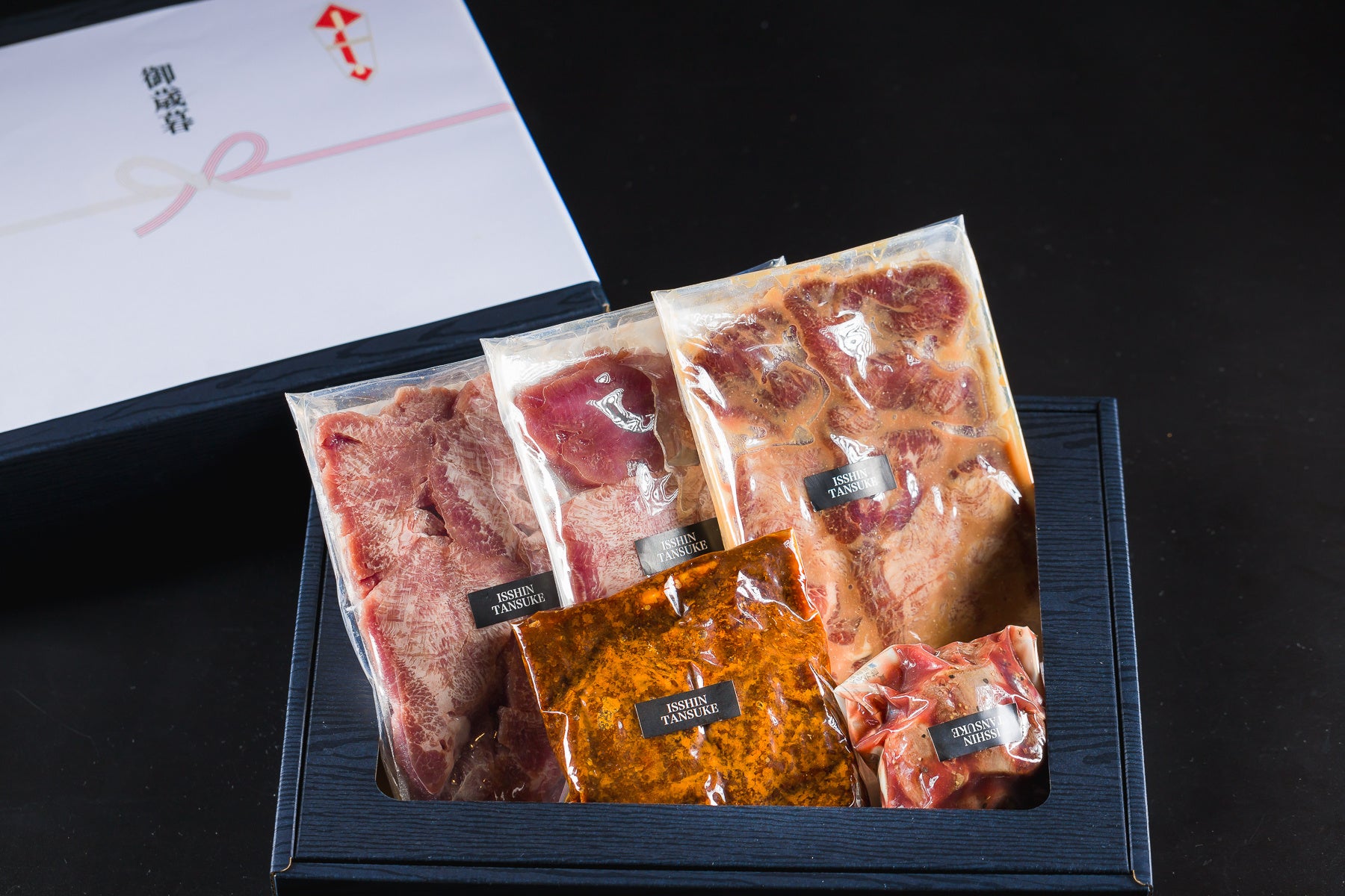 メゾンカカオのクリスマスコレクション【AURORA】11月13日より登場。
チョコレートのない冬なんて。オーロラが包む、奇跡の季節へ。