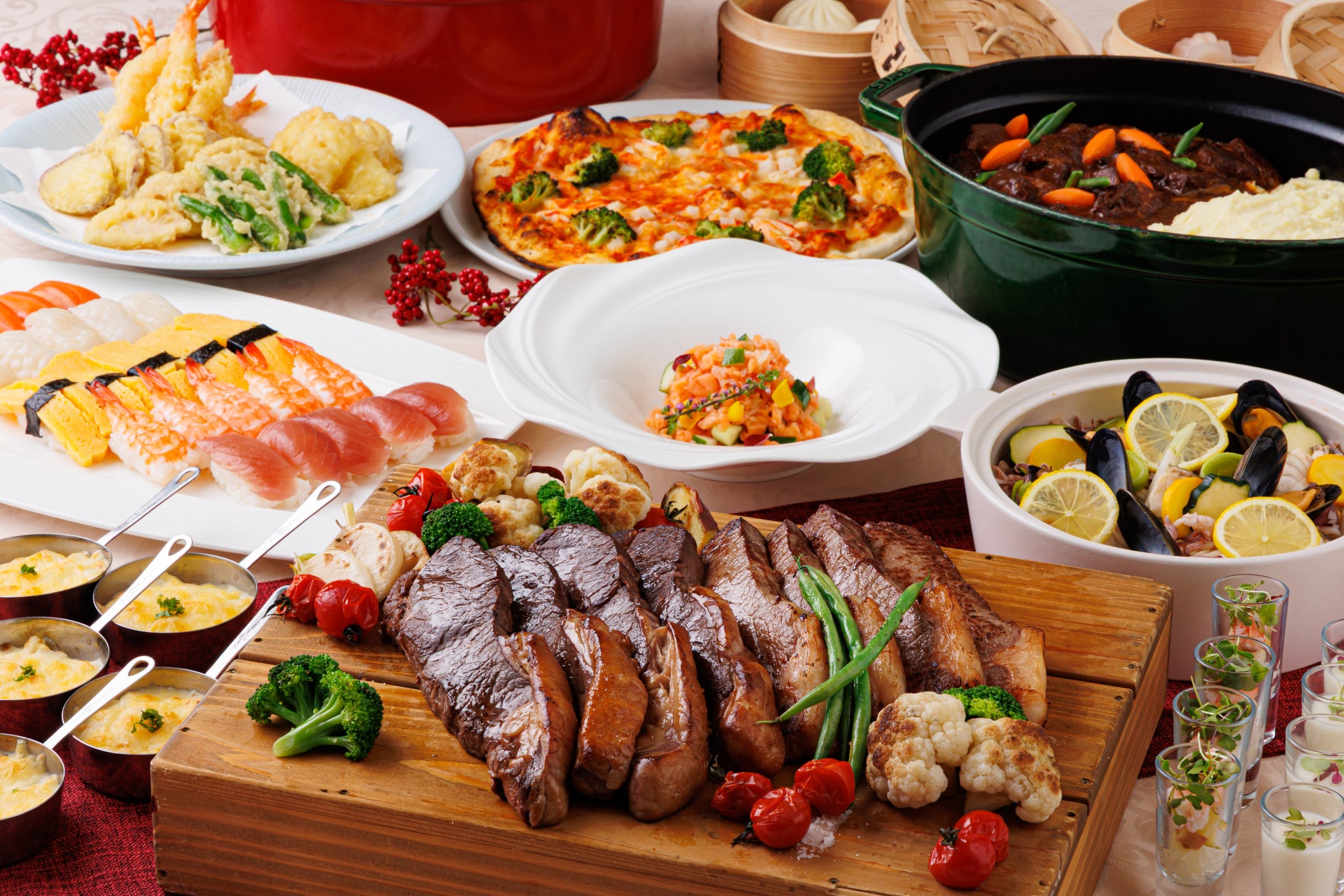 沖縄の定番ハーブ「フーチバー」がチーズケーキに!ニシヨモギの爽やかな香りとまろやかな苦味が楽しめるキャンドルケーキなど、期間限定クリスマスメニューがESTINATE HOTEL 那覇に12/1より登場