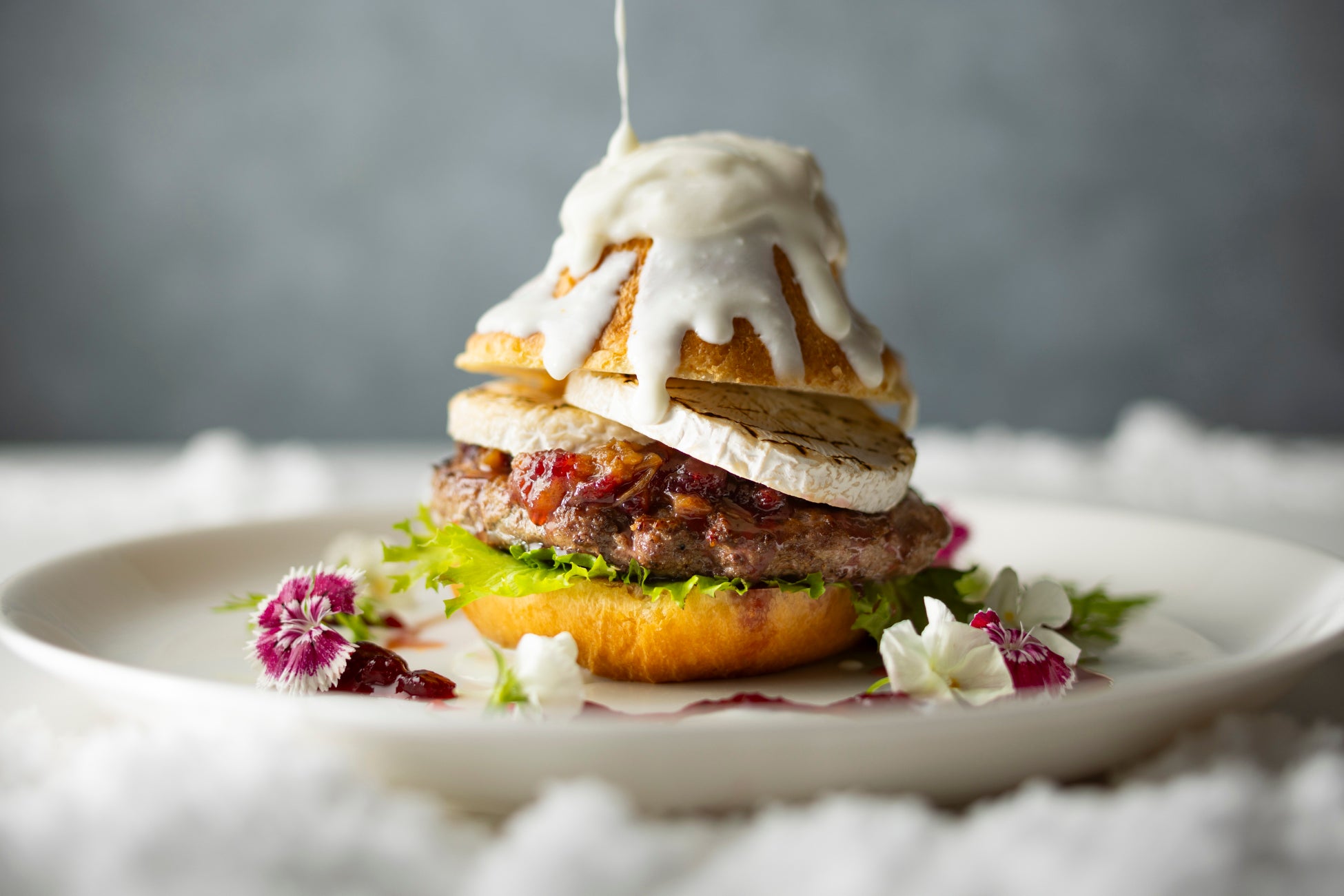 生きもの豊かな田んぼを広げる第一歩となるお米「ビオトープ米」を使ったチャーハンが、プライベートブランド「自然派Style」冷凍食品のラインアップに新登場♪