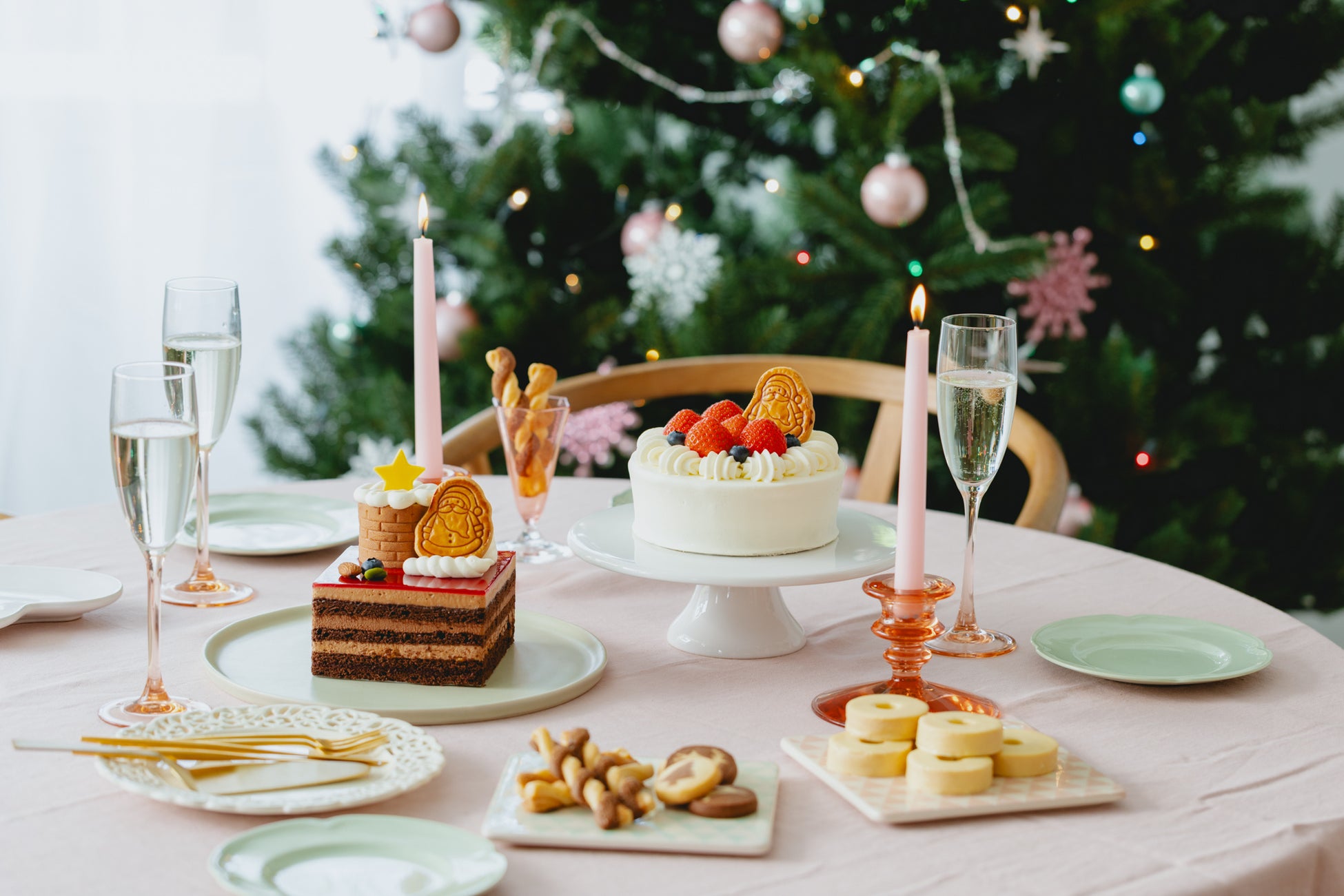 【アンデルセンネット】JULEHYGGE（クリスマスのヒュッゲ）～幸せをはこぶ贈りもの～　サンタやツリーのパンを詰めた「クリスマスのスペシャルボックス」など、11月新発売