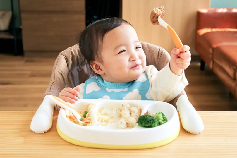 ゴディバ特製のパリッとしたチョコレートを贅沢にコーティング！　ゴディバ カップアイス「ダーク チョコレート」、「ダブルベリー チーズケーキ」登場