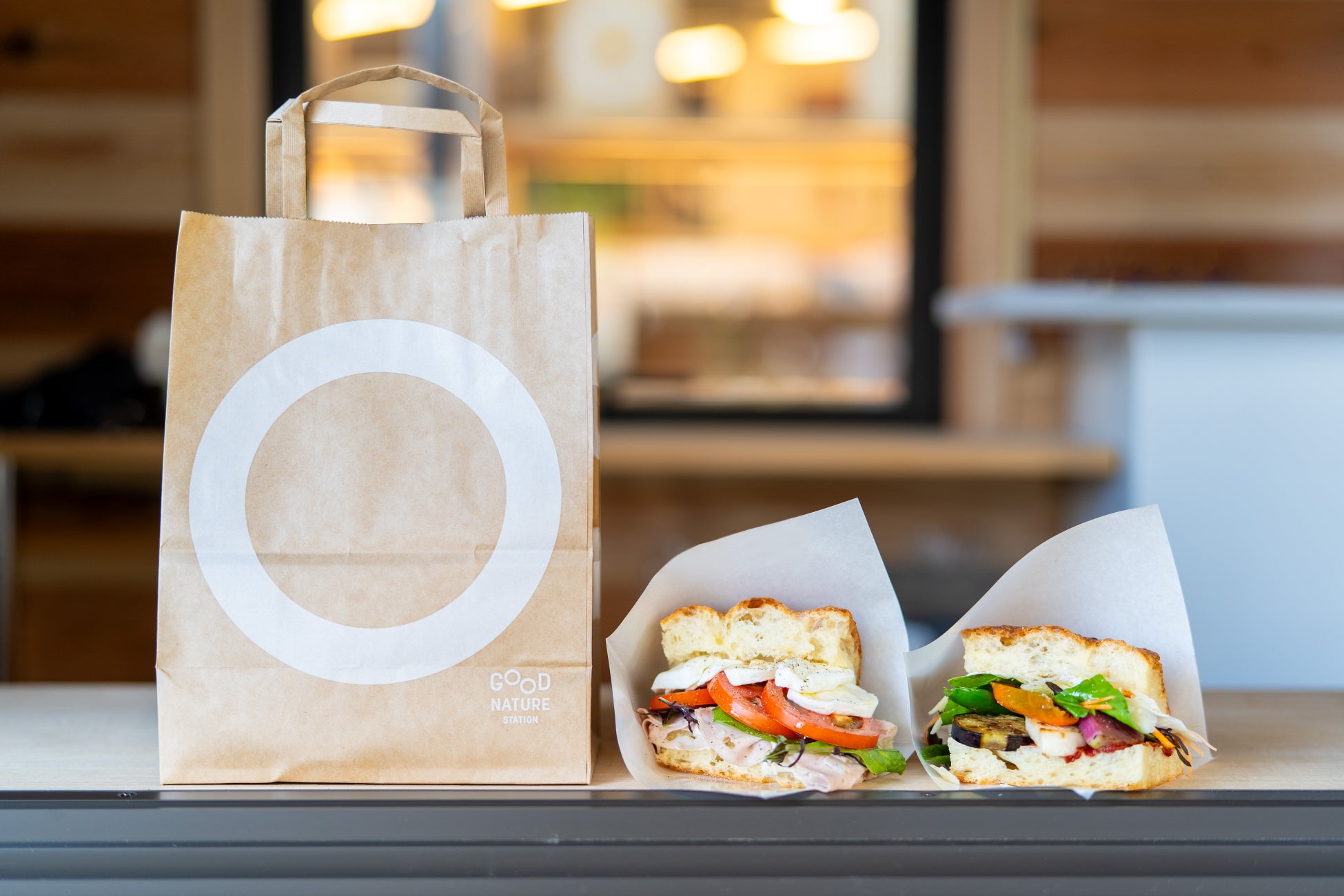 みちのくコカ・コーラボトリング、「さくらの杜プロジェクト支援自動販売機」の第一号機を設置