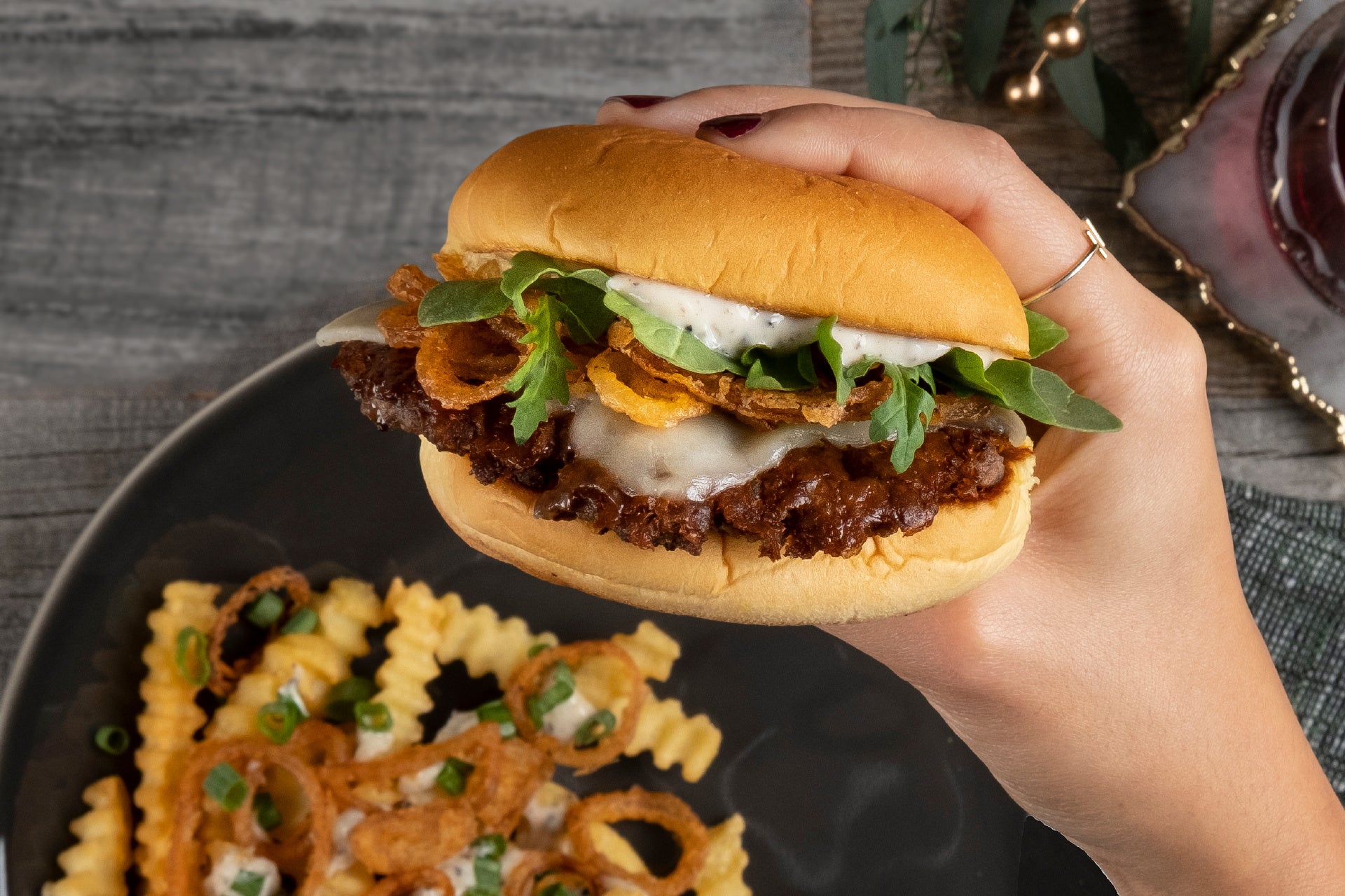 ヴィーガンパティスリー hal okada にて、EC限定・数量限定で2種類のクリスマスケーキの予約販売を開始!