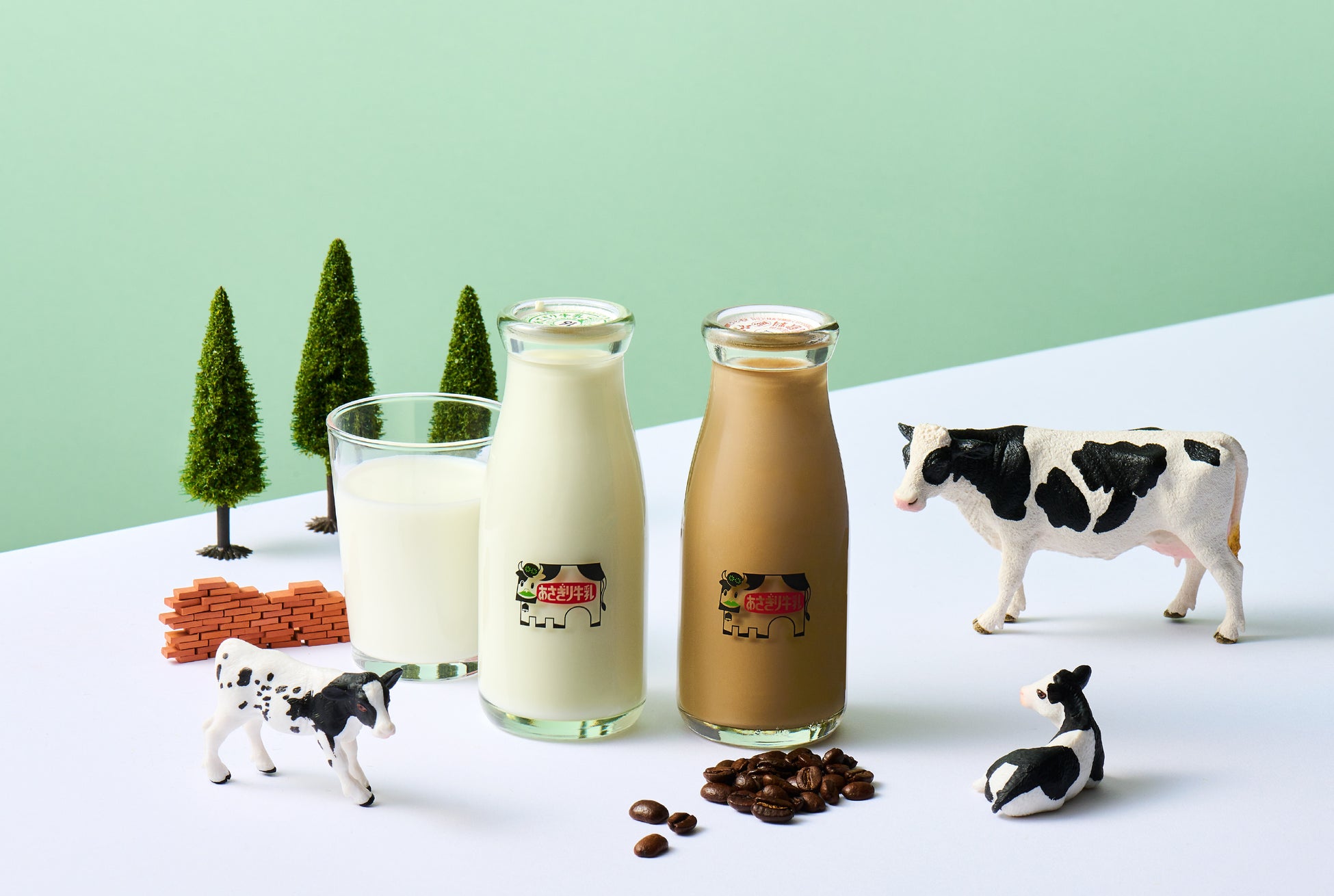 1996年発売のロングセラーブランド「じっくりコトコト」がカプセルトイに!人気の8種類がミニチュアチャームとなって2025年11月下旬より登場