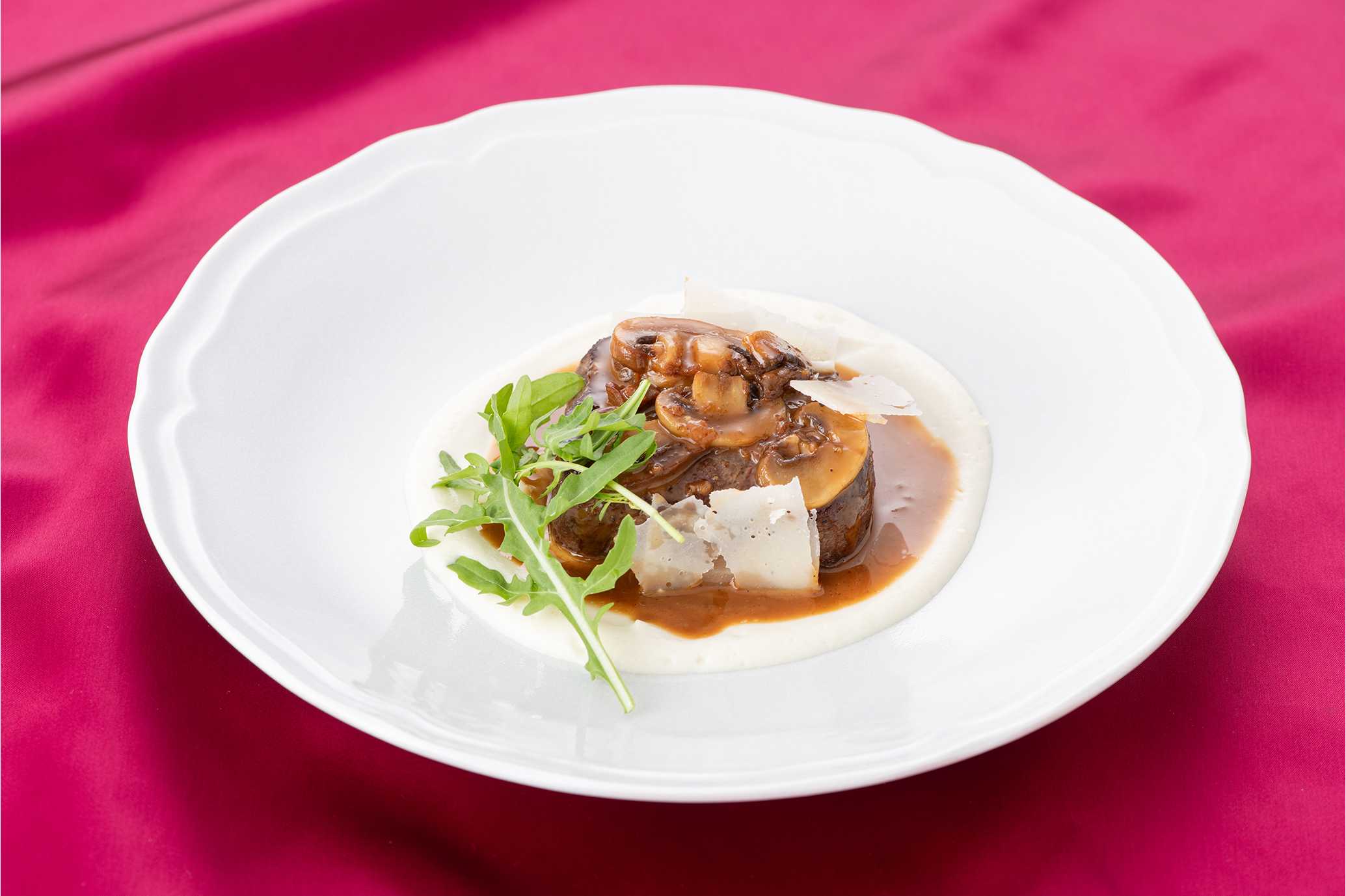 秋冬の甘美な新メニュー「”ほおずき”モンブランパフェ」　　　　　　 カファレル神戸北野本店で新発売！