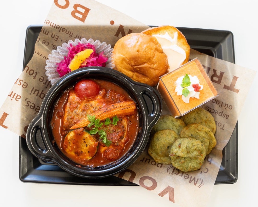 山口県下関市の創業150年老舗和菓子屋松琴堂の直営茶房「 風舞（ふわり）」に賞味期限がわずか30秒のお菓子「柚子薫る乙女のゆきごろも」が2025年11月24日（月）より期間限定販売を開始