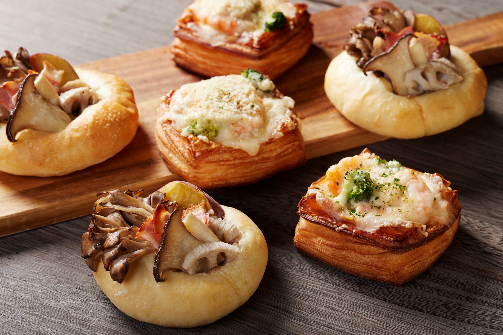 【ロッテリア】リラックマ×ロッテリア コラボレーション企画「いつでもいっしょ♪リラックマのぬいぐるみ福袋2026」発売！