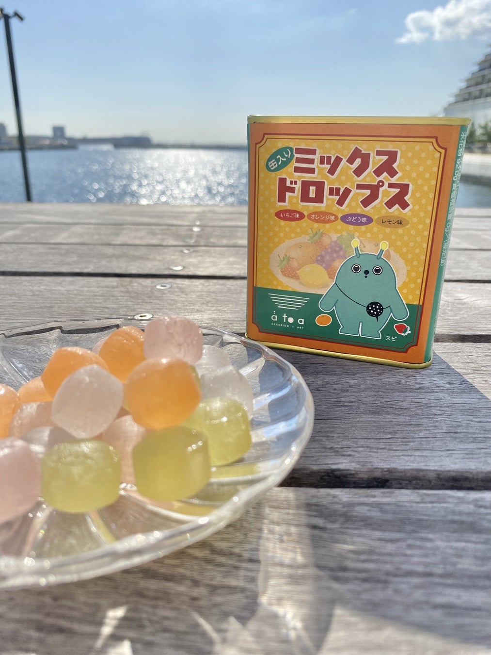 学生考案「若者に親しみやすいレシピ」をスーパーの売り場で試食提供