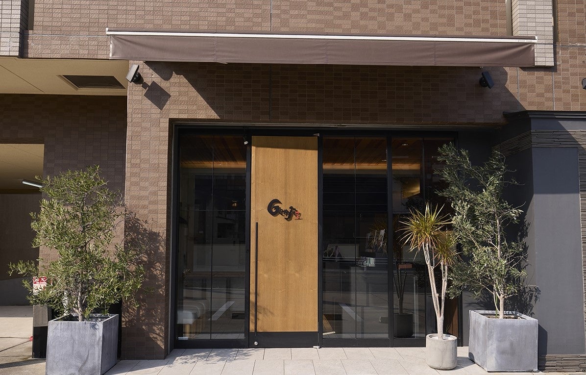 【東京・銀座】期間限定‼銀座に“予約殺到必至”の宴会コース登場。専門店の薪焼き北京ダック×個室で贅沢忘年会を。