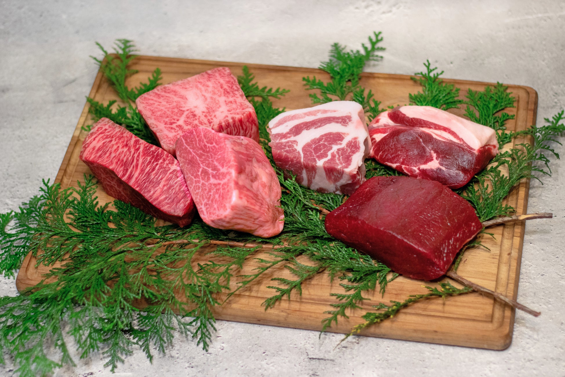 【万平ホテル】ホテルの温もりを詰めた、20個限定の特別ハンパー「万平ホテルプレミアムギフトハンパーXmas2025」予約開始