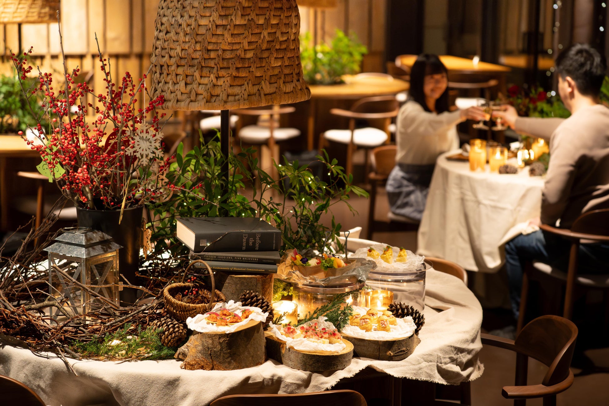 銀座のホテルで味わう「いちご×ショコラ」アフタヌーンティー 月替わりの“季節の一皿”やクリスマス期間限定メニューも登場