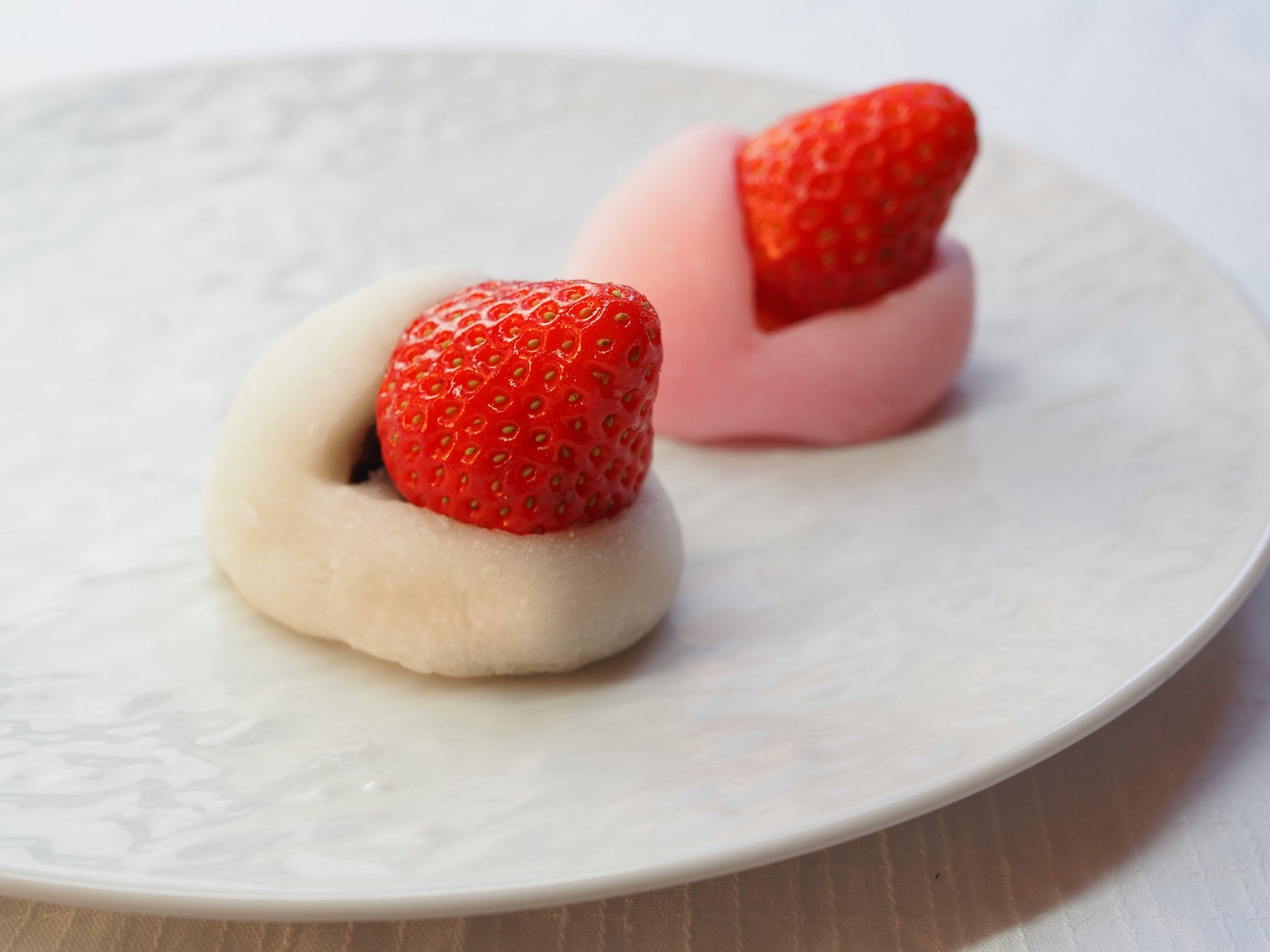 【万平ホテル】伝統と遊び心を込めたクリスマスの贈り物「クリスマス期間限定ショップアイテム3種」を発売