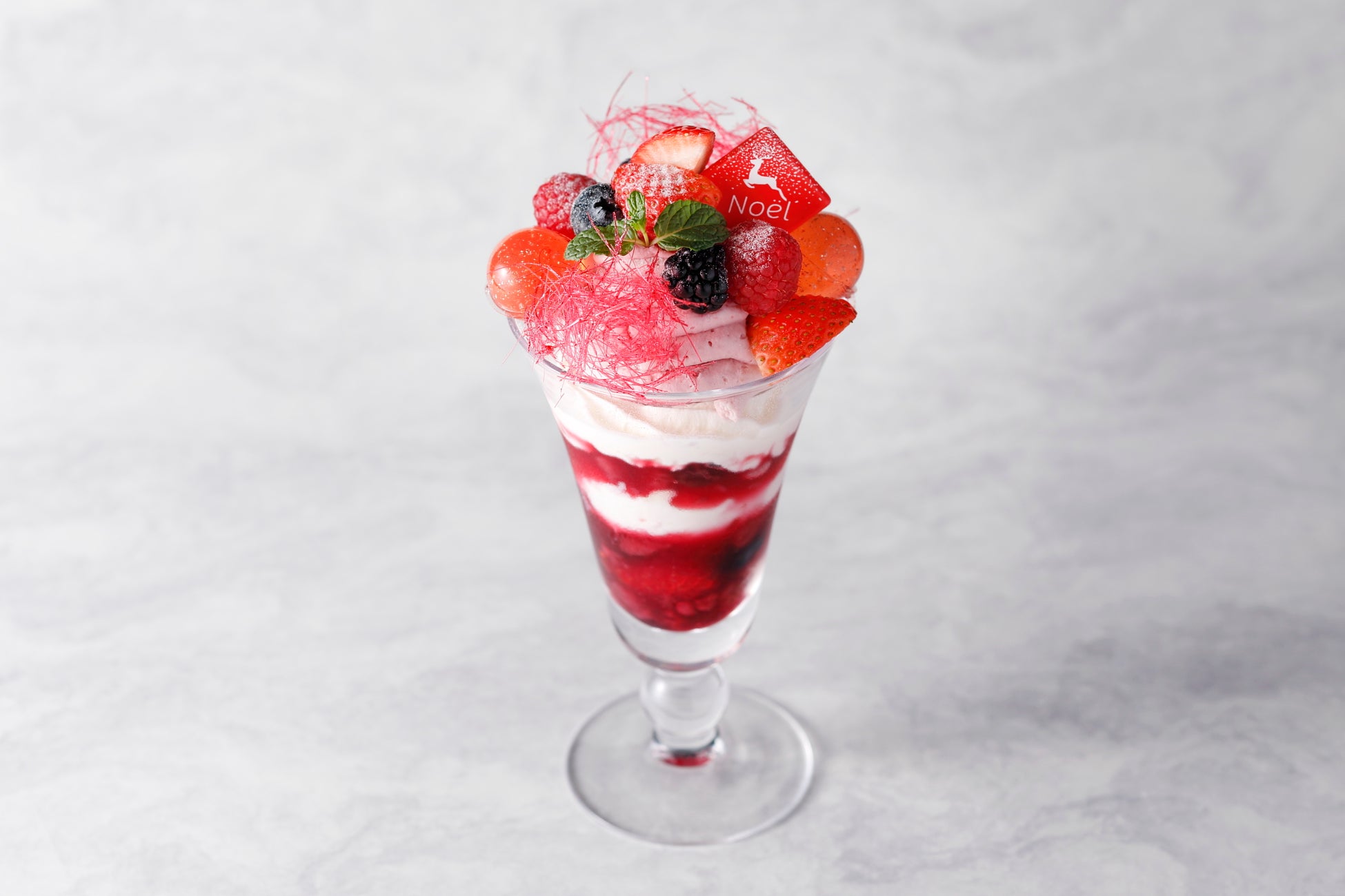 バーガーキング® から人気の超大型バーガー『にんにく・ガーリック ザ・ワンパウンダー』が復活！ジューシーな直火焼きビーフパティ4枚に、にんにく3種のパンチが効いた「特製ガーリックソース」が極限の旨さ！