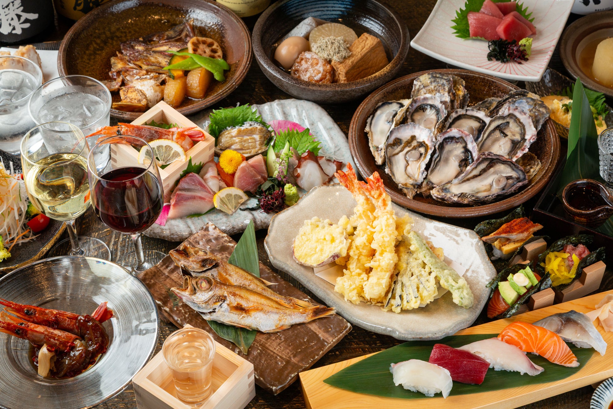 10種類のフルーツとの組み合わせで楽しむ「ストロベリー・アフタヌーンティー」を提供