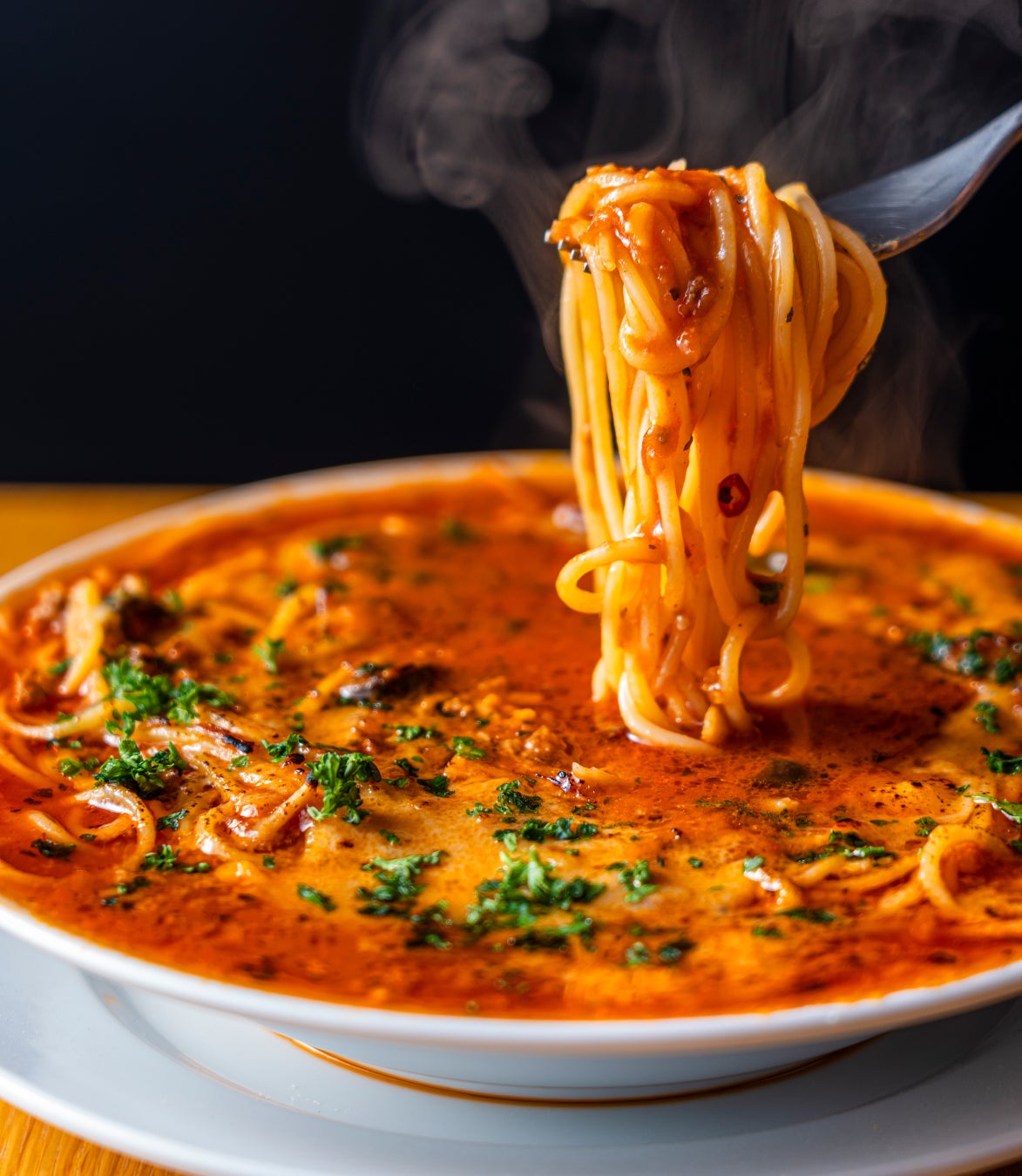 クリスマスケーキの王道に変化の兆しあり！年々存在感を増すショコラ旋風が日本橋三越本店に到来。パティシエ渾身の限定ケーキにも注目！