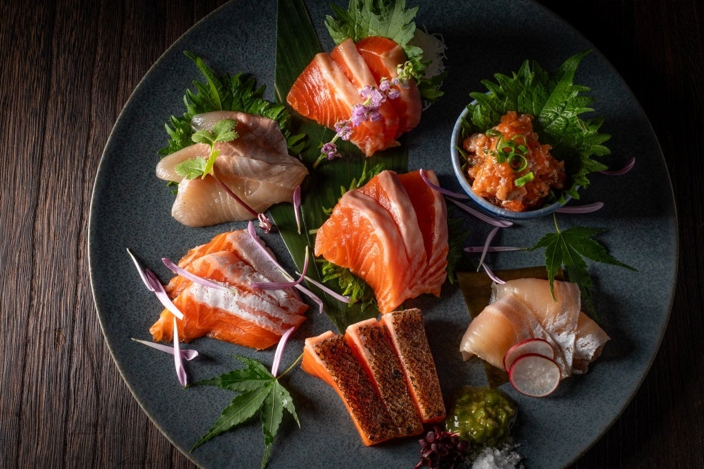 「やよい軒」店内BGMオリジナルコンテンツ『ミュージックギグ』12月のゲストは「純烈」