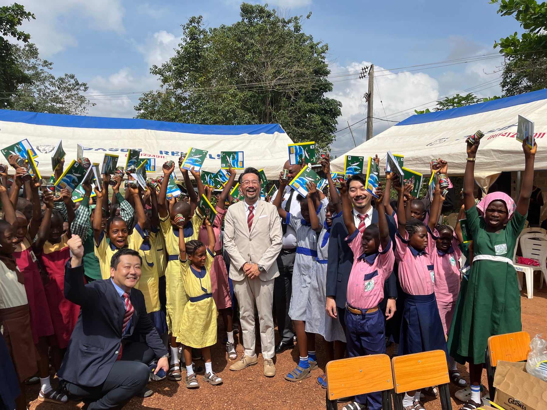 「柿の種」愛が止まらない! ファッションアイテム&雑貨が新登場!