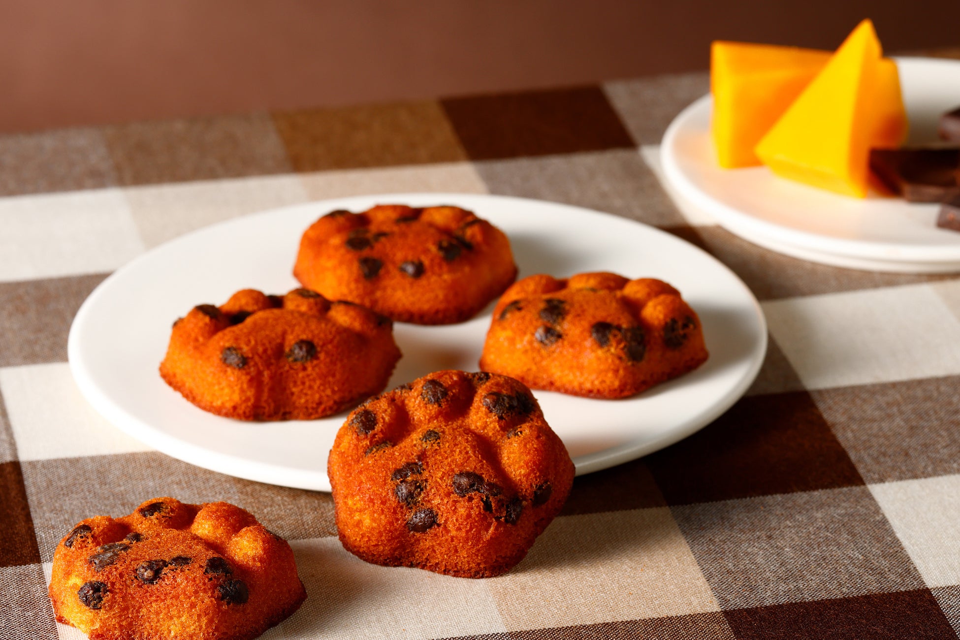 【軽井沢 浅間プリンスホテル】竹炭バンズと牛肉100%パティに「アトリエ・ド・フロマージュ」のカマンベールチーズをトッピング 冬季限定「ASAMAバーガー“Fromage(フロマージュ)”」を販売開始