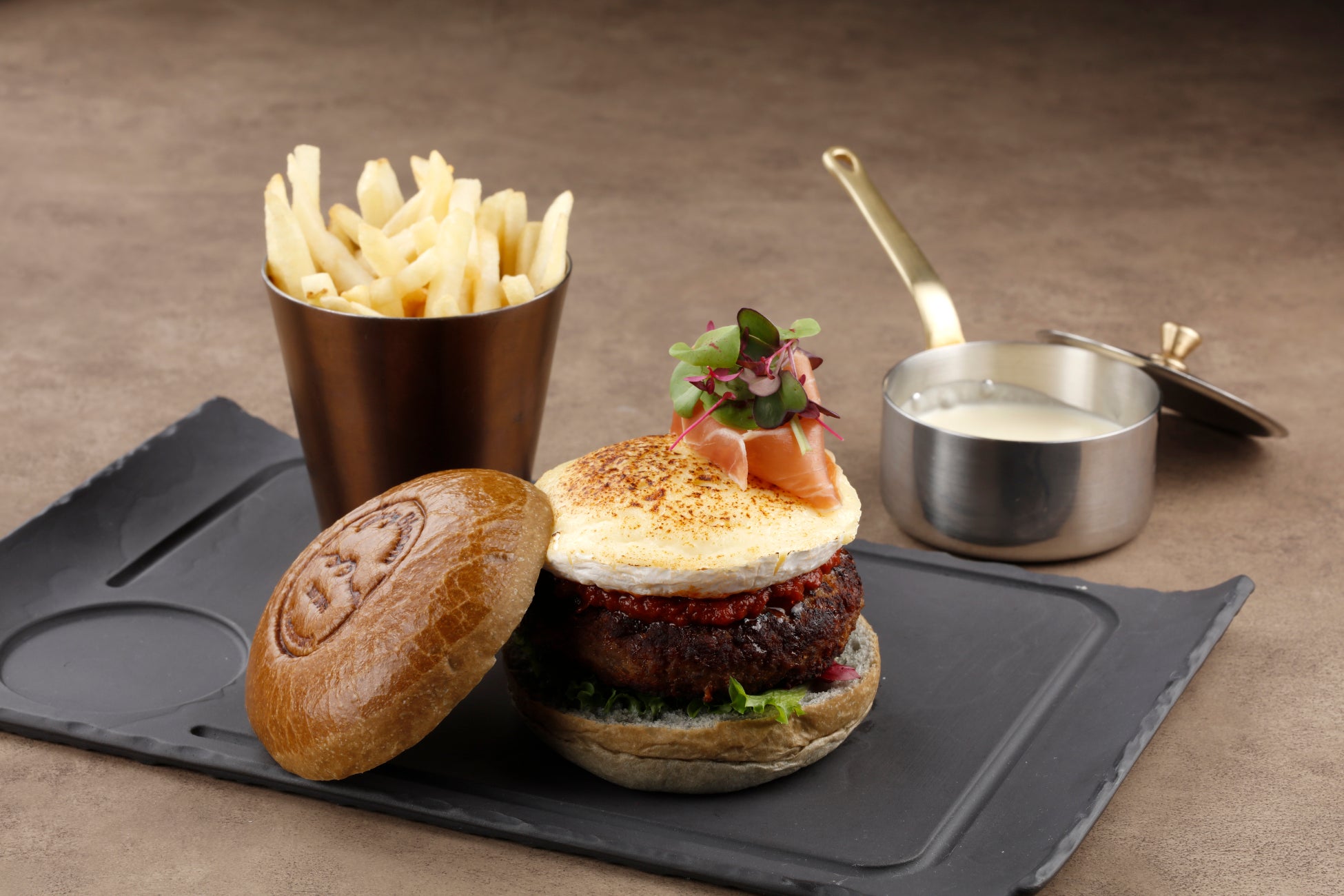 創業の地・五反田から、新たな歴史が始まる。16年目の「原点進化」。「大阪焼肉・ホルモン ふたご」が「焼肉ふたご」へとリブランド。五反田本店が装いも新たに11月27日(木)グランドオープン