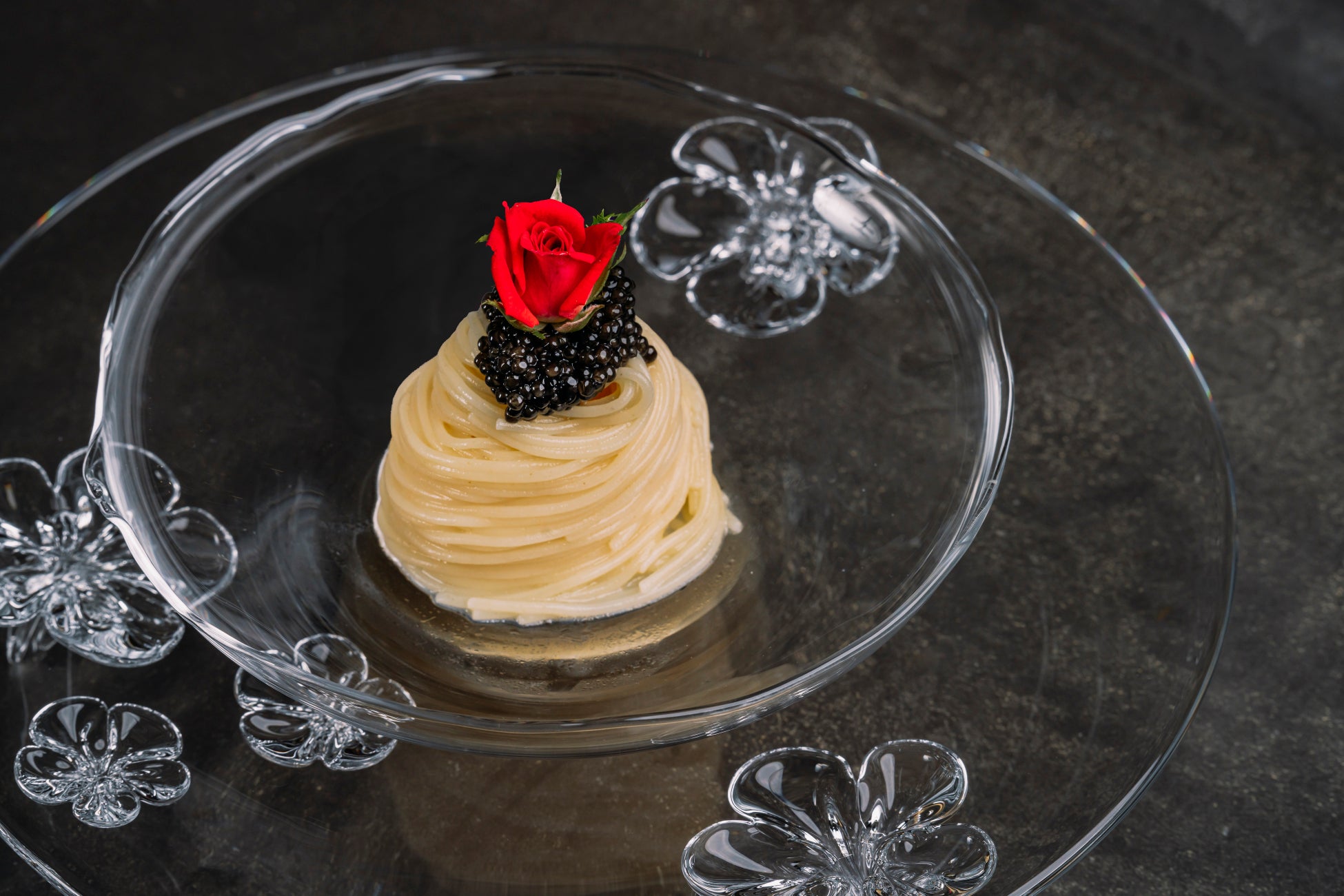 甘さの奥にほんのり塩味。濃厚キャラメルとナッツの旨みを閉じ込めた『香ばしキャラメルナッツタルト』をスナックミーオンラインストアで期間限定発売