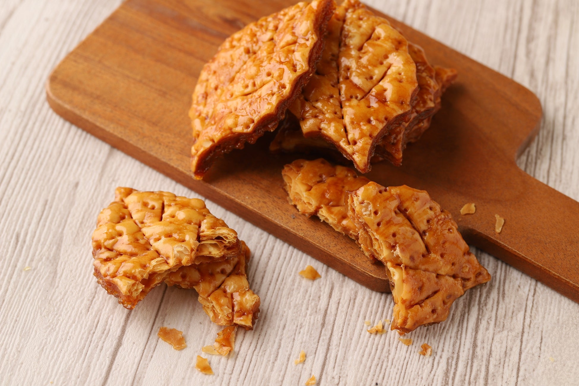 博多の老舗カレー店「博多の名店ナイル」監修のカレーせんべいが新登場