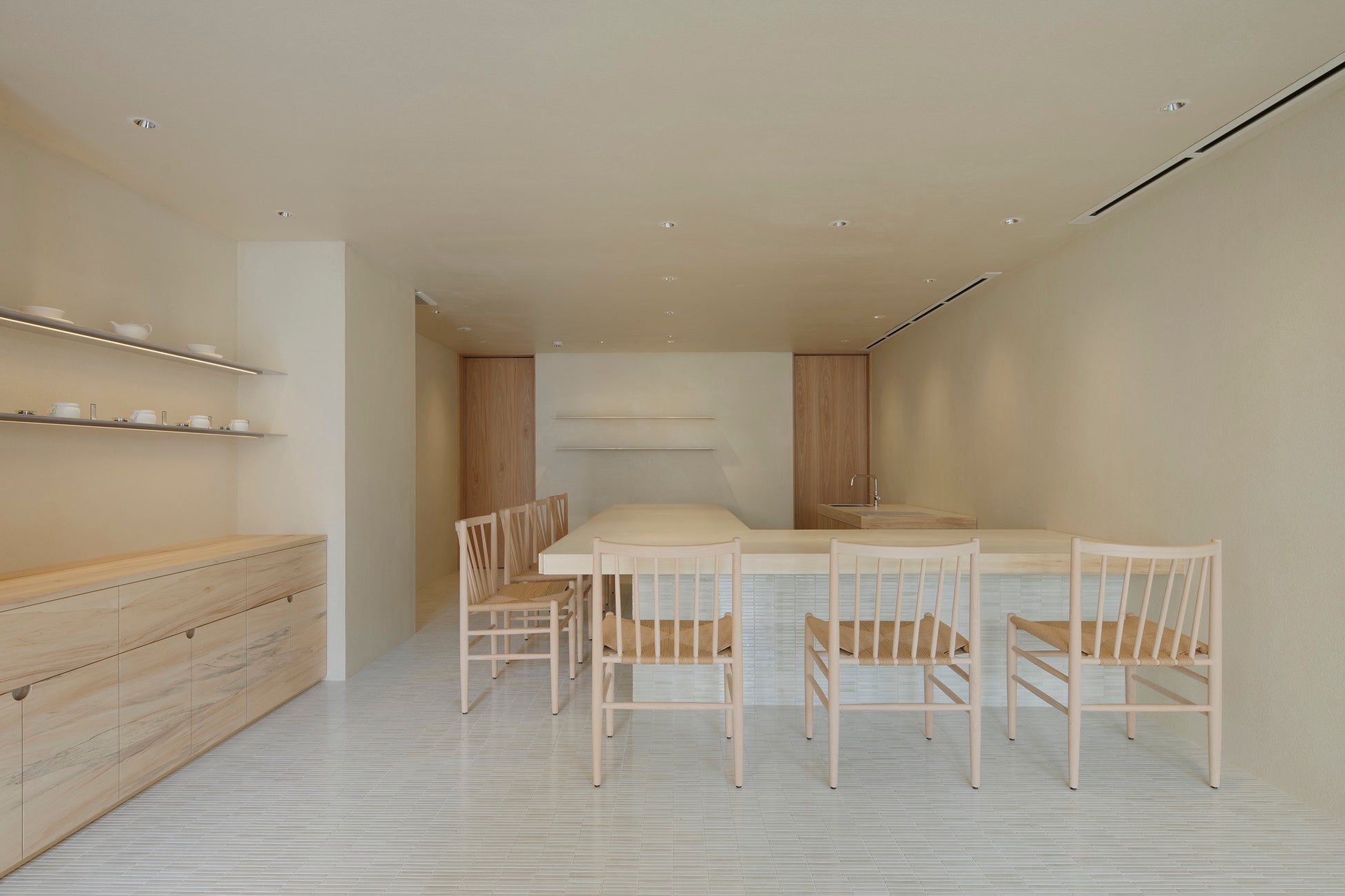 【12月3日 新発売】 秘密のジュエル探しスタート!まるで“食べる宝石”。幻のスイーツ「ルミナスクリスタル 1/6の涙 マジカルジュエリーコレクション」が数量限定で登場。販売場所はシークレット!