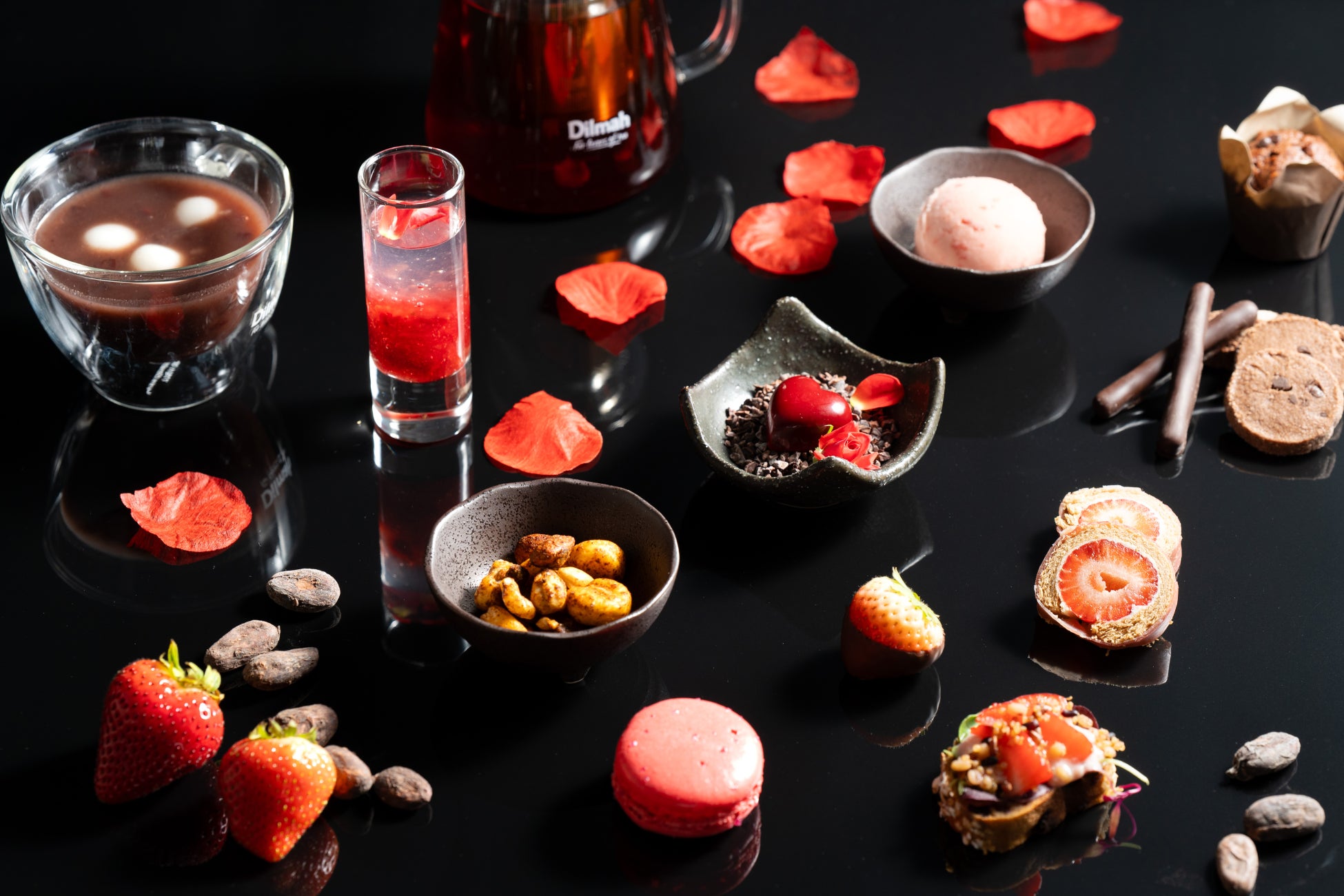 夜にスイーツとお酒を楽しむ新スポット 「YORU. sweets and bar」オープン