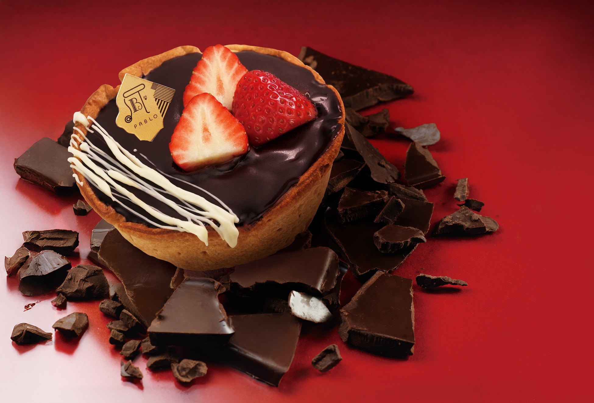 パブロより、季節限定「パブロノエルチョコチーズタルト」が登場。チョコレートとラズベリーが奏でる贅沢な味わいのチーズタルト。