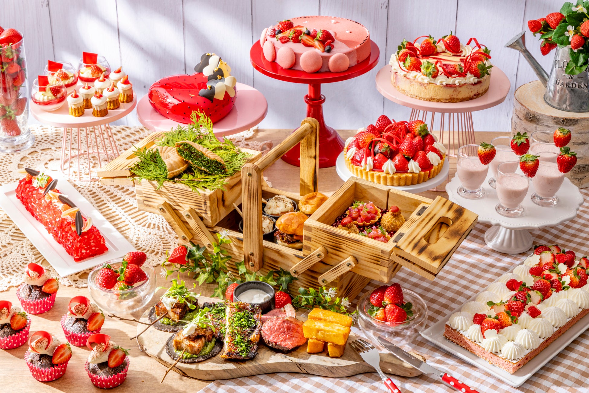 2025年春に誕生の新施設 「TOWERLAND –ROOFTOP BAR & BBQ–」ニデック京都タワーを間近に見上げるルーフトップでクリスマス&大晦日カウントダウンイベントを初開催