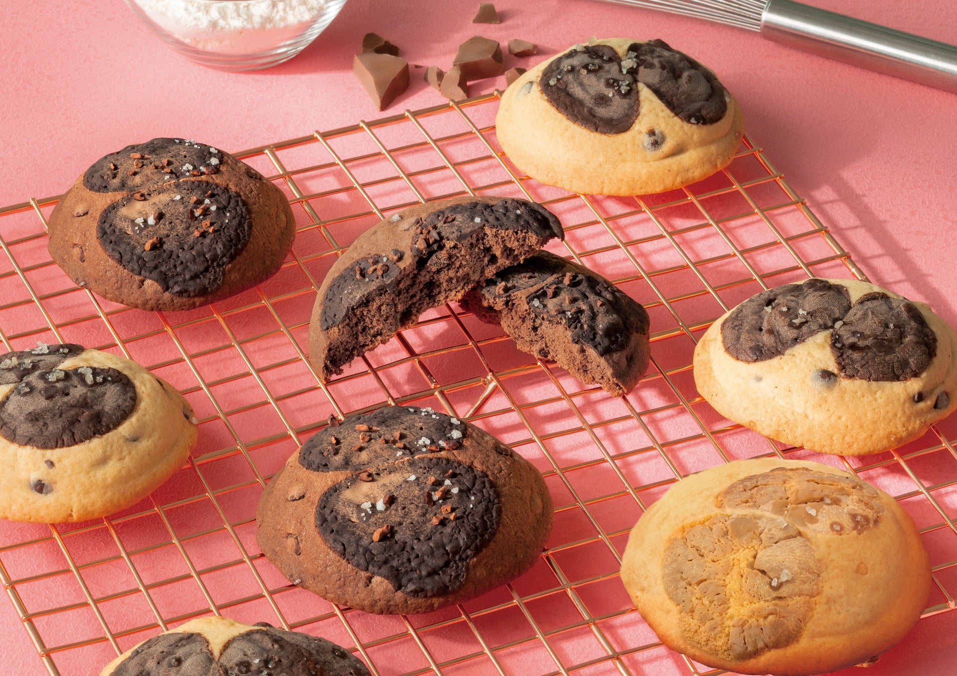 “LOVE”をテーマにした新しいハピネスの形をお届けする、ゴディバとamily コラボレーション企画！　ゴディバ「チアフルチョコチップクッキー」発売