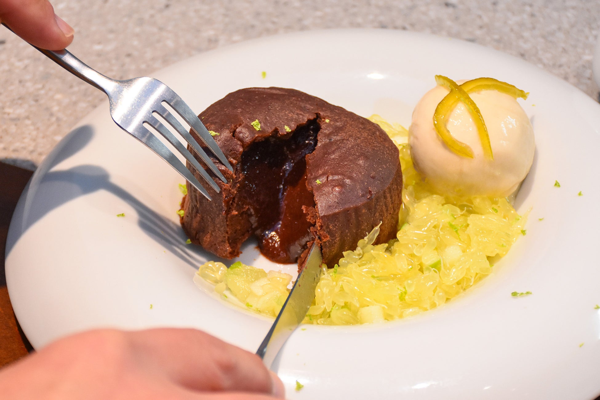 🍜✨ [新名物] ✨🍜 長崎の超人気店、老李（ラオリー） が東京・中目黒店限定で鶏白湯のコクと白菜の爽やかな酸味がたまらない【酸菜白肉鍋】（白菜と豚肉の火鍋-鶏白湯スープ-）を冬限定で販売開始