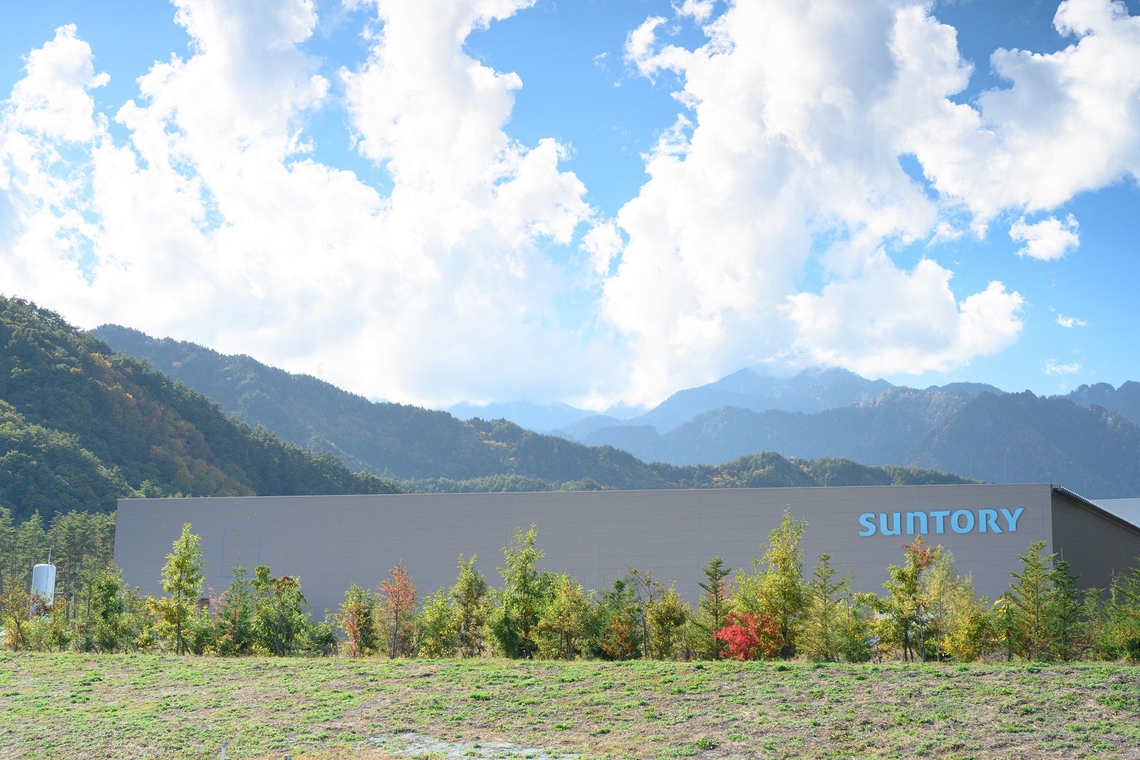 サントリー天然水 北アルプス信濃の森工場が、令和７年度緑化優良工場等表彰において「関東経済産業局長賞」を受賞