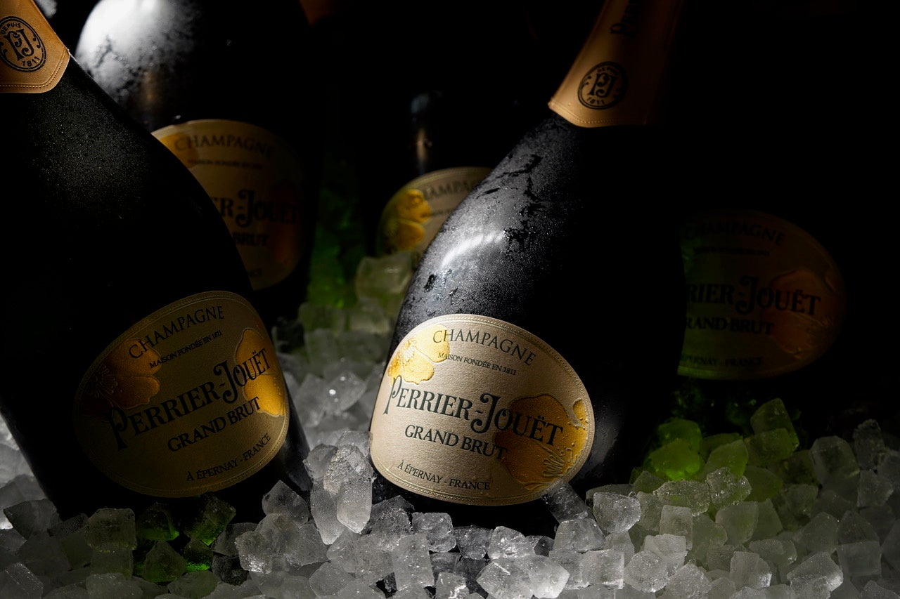 煌めくフェスティブシーズンを彩る 「ペリエ ジュエ グラン ブリュット」TOKYO NODE DININGにて、フリーフローとクリスマスディナーの乾杯を